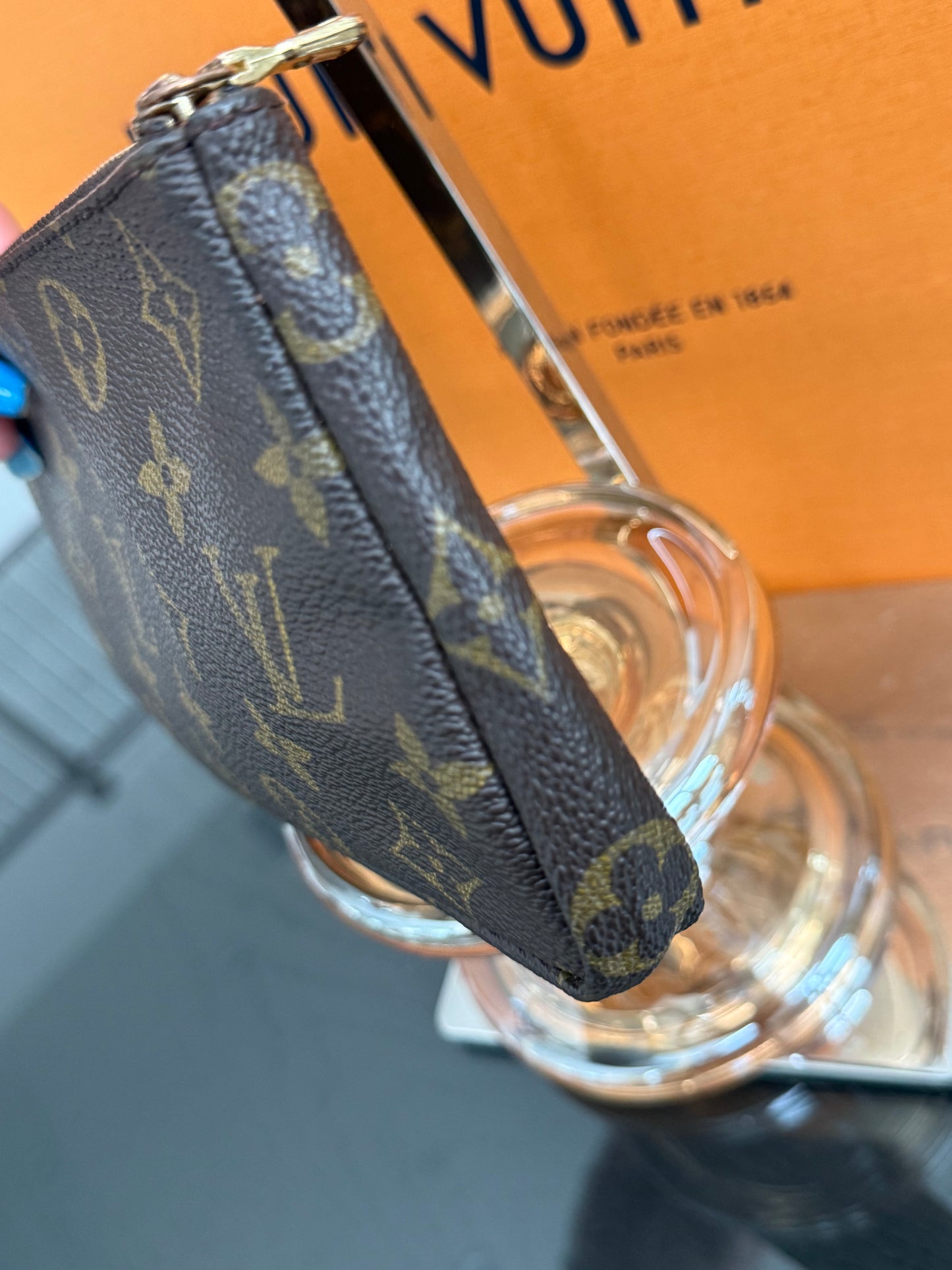 Sac Shopping Pouch with Generic Gold Strap