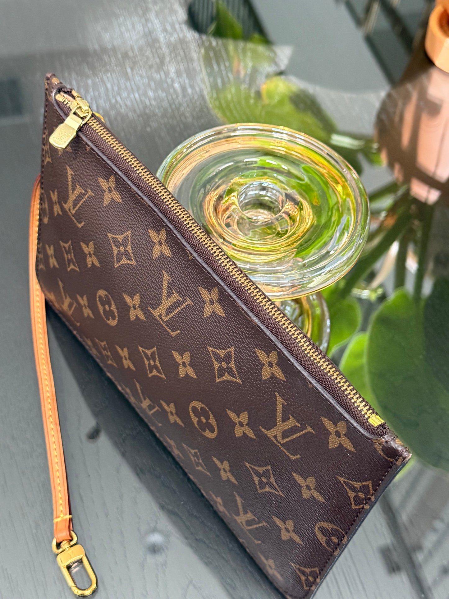 Neverfull MM Pouch-🗓️ Year: 2016