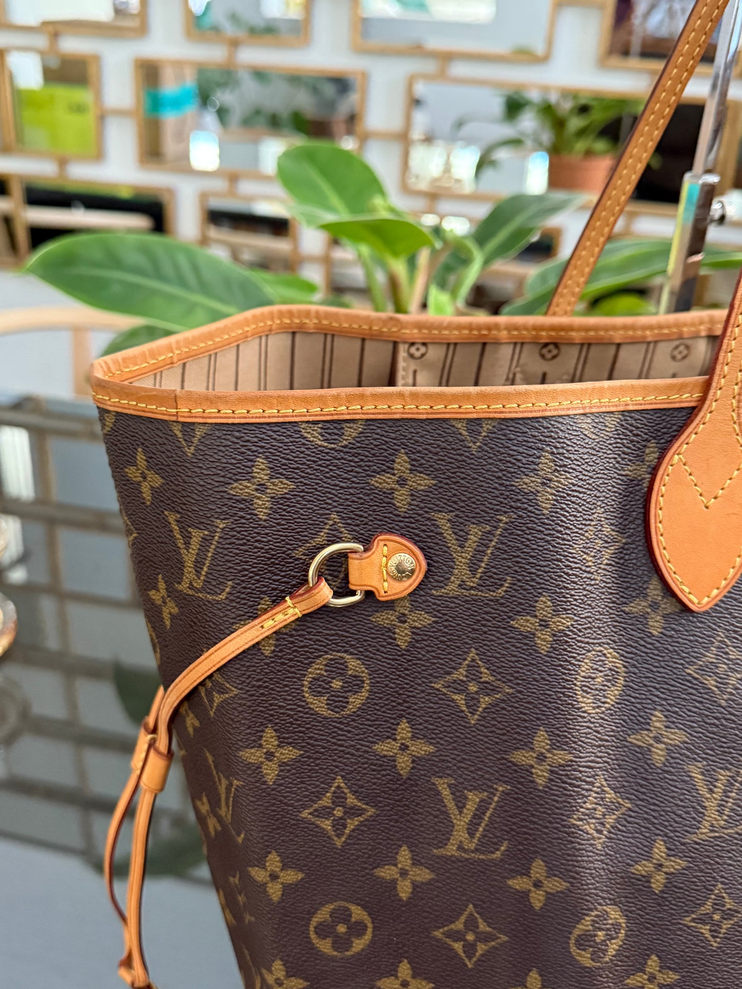 Neverfull GM with Dustbag and twilly -📅 Year: 2009