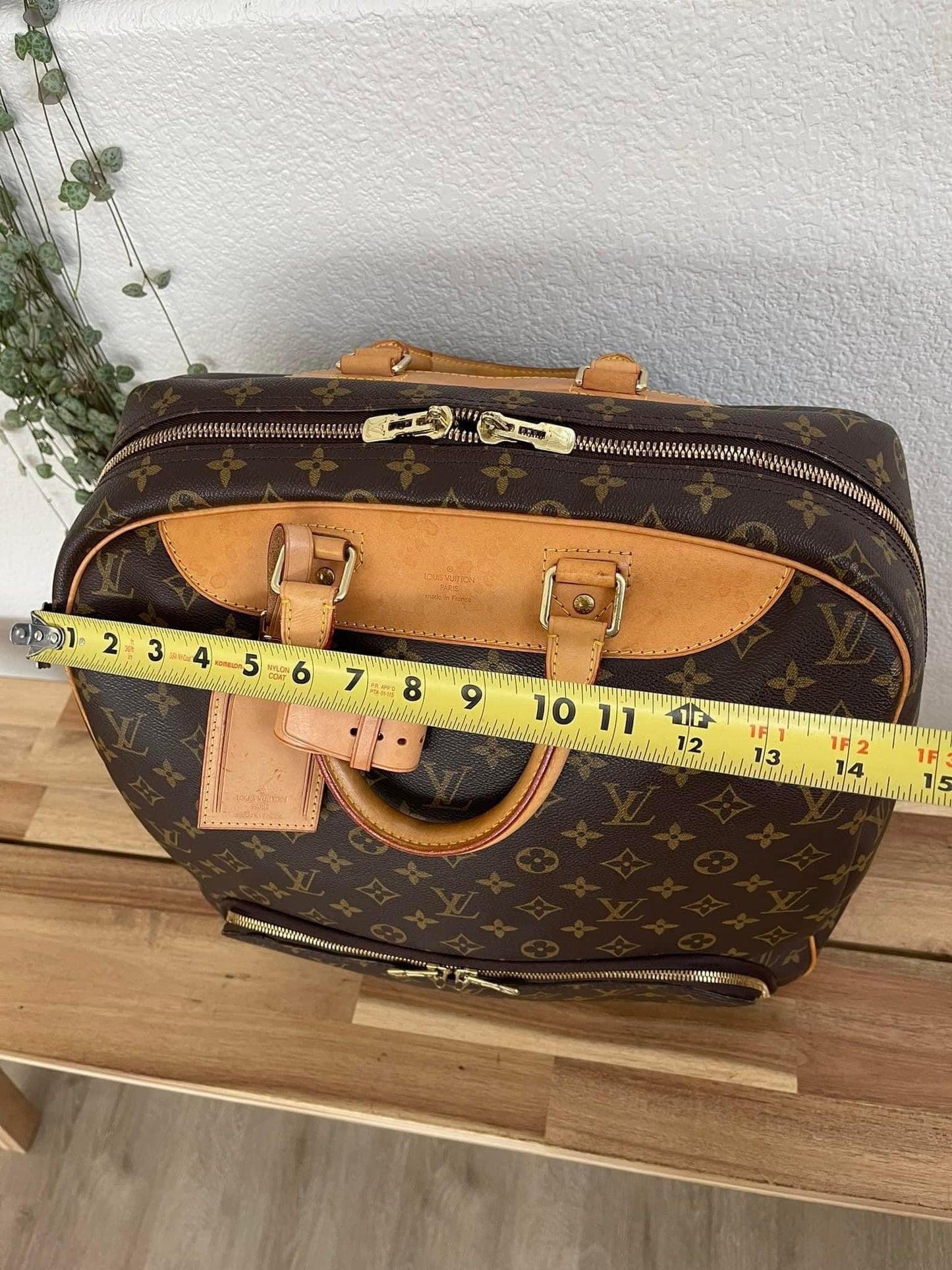 Evasion MM in Monogram - π
Year: 1999