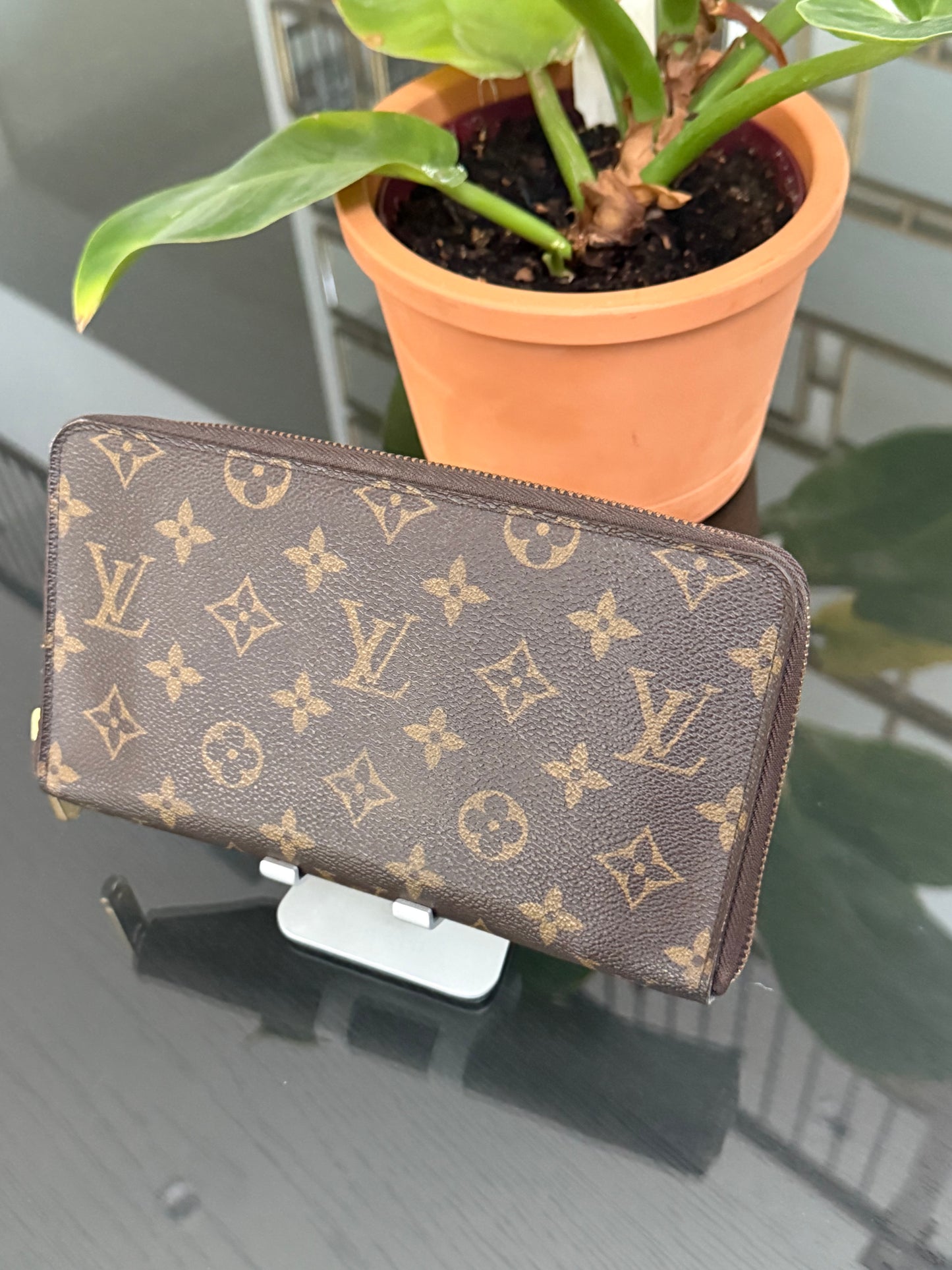Monogram Zippy Wallet Organizer with box and Paper bag 🗓️ Year: 2017