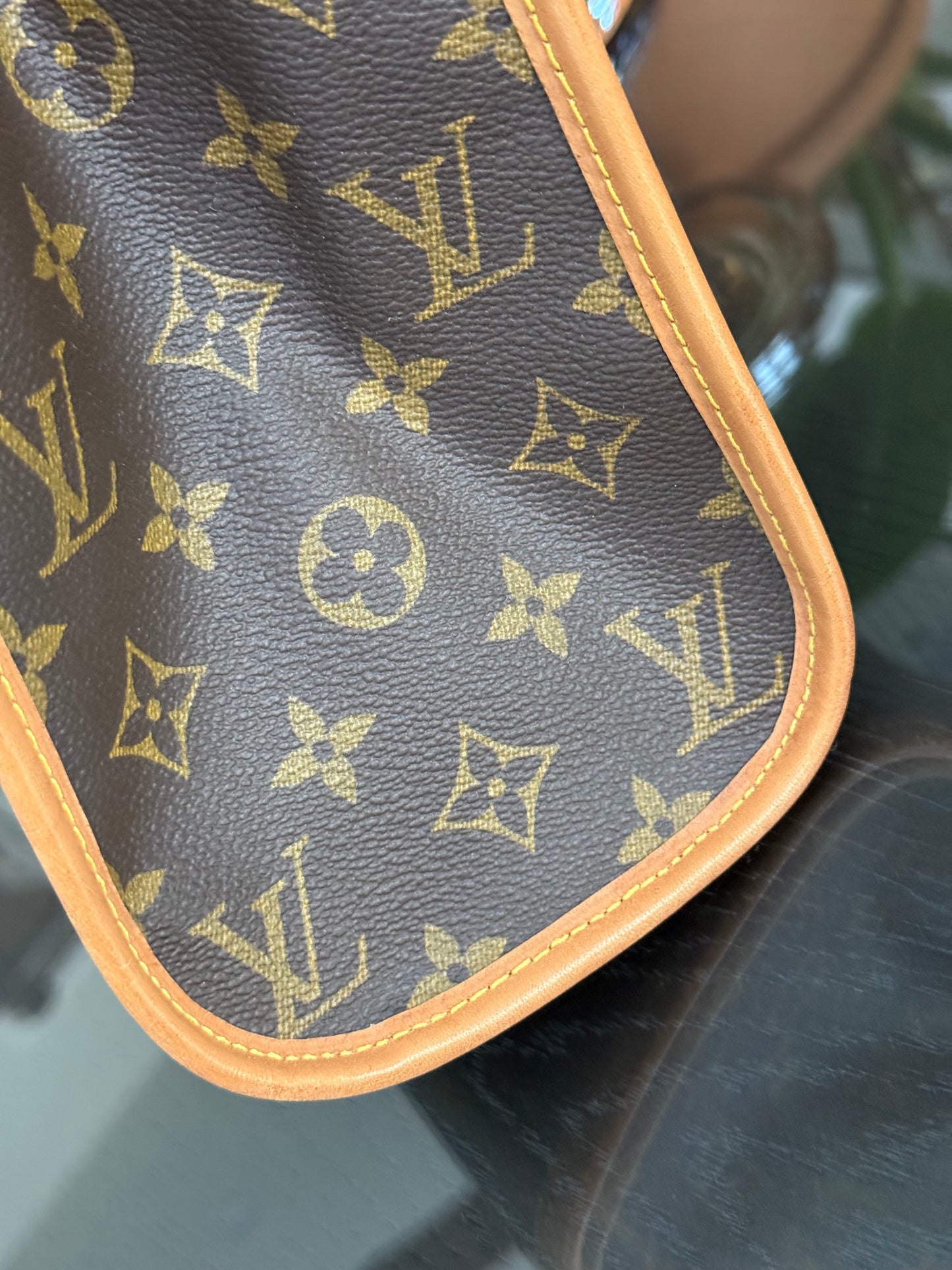 Beverly GM Satchel Crossbody - 📅 Year: 1991