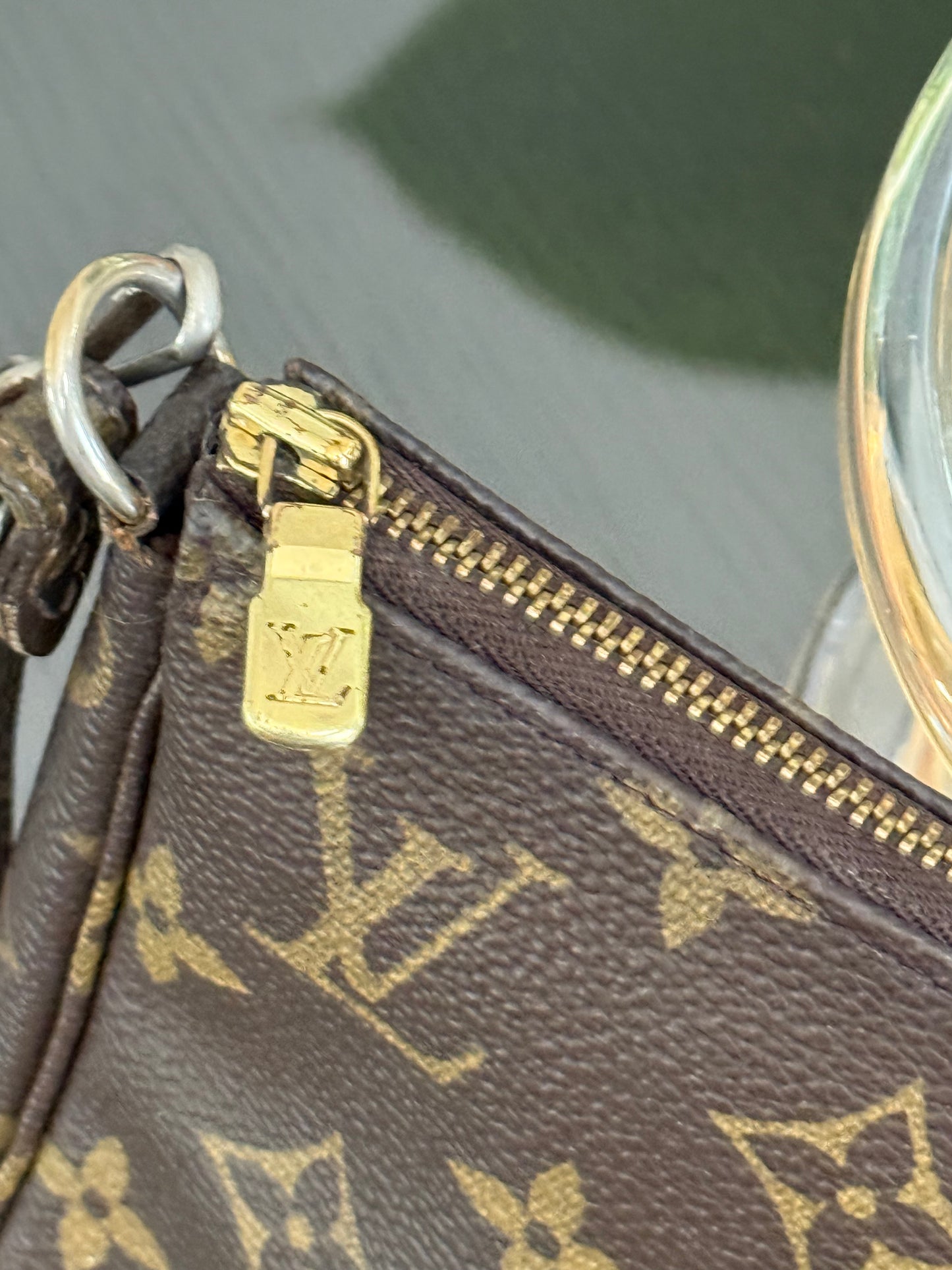 Pochette Accessories with Vintage Crossbody Strap - ๐
Year: 1999