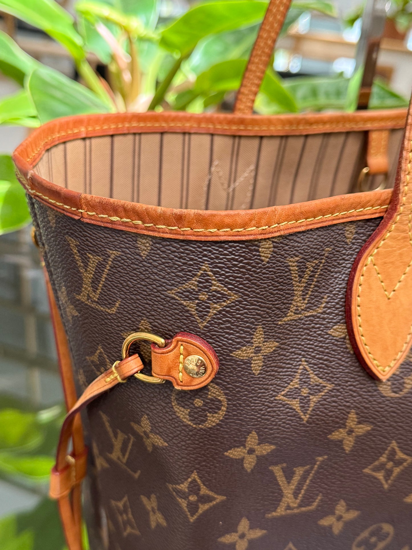 Neverfull MM with Dustbag ๐
Year: 2016