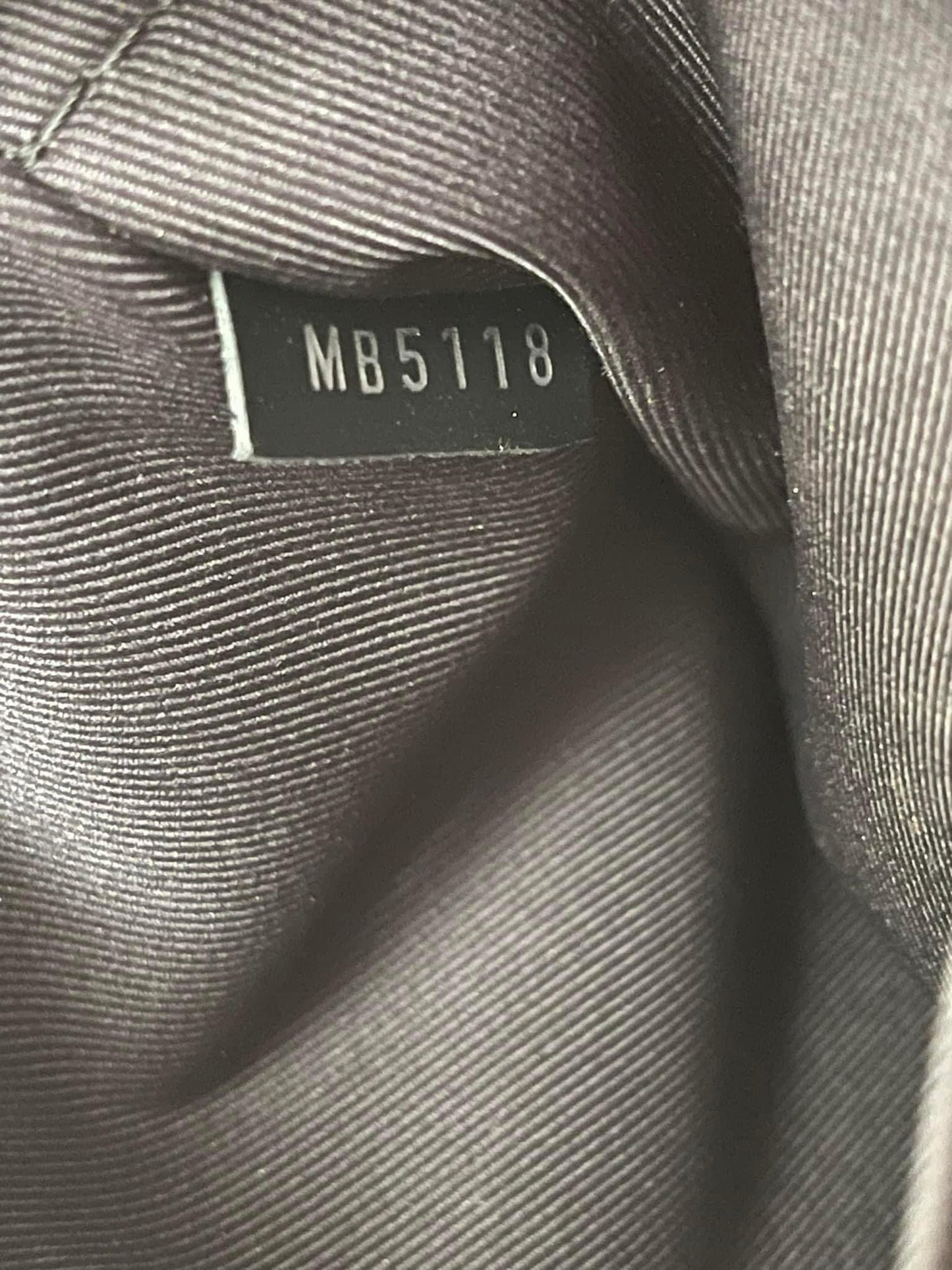 Avenue Sling Damier Graphite Green Pixel -Year 2018