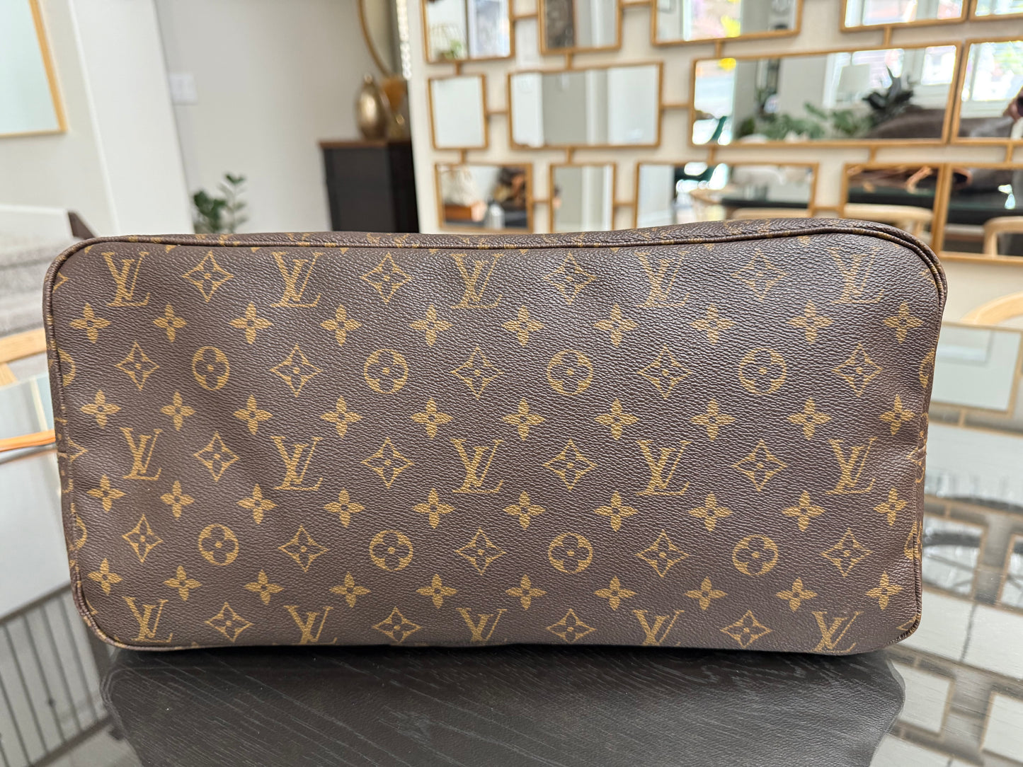 Neverfull GM with Dustbag and Insert Organizer ๐
Year: 2009