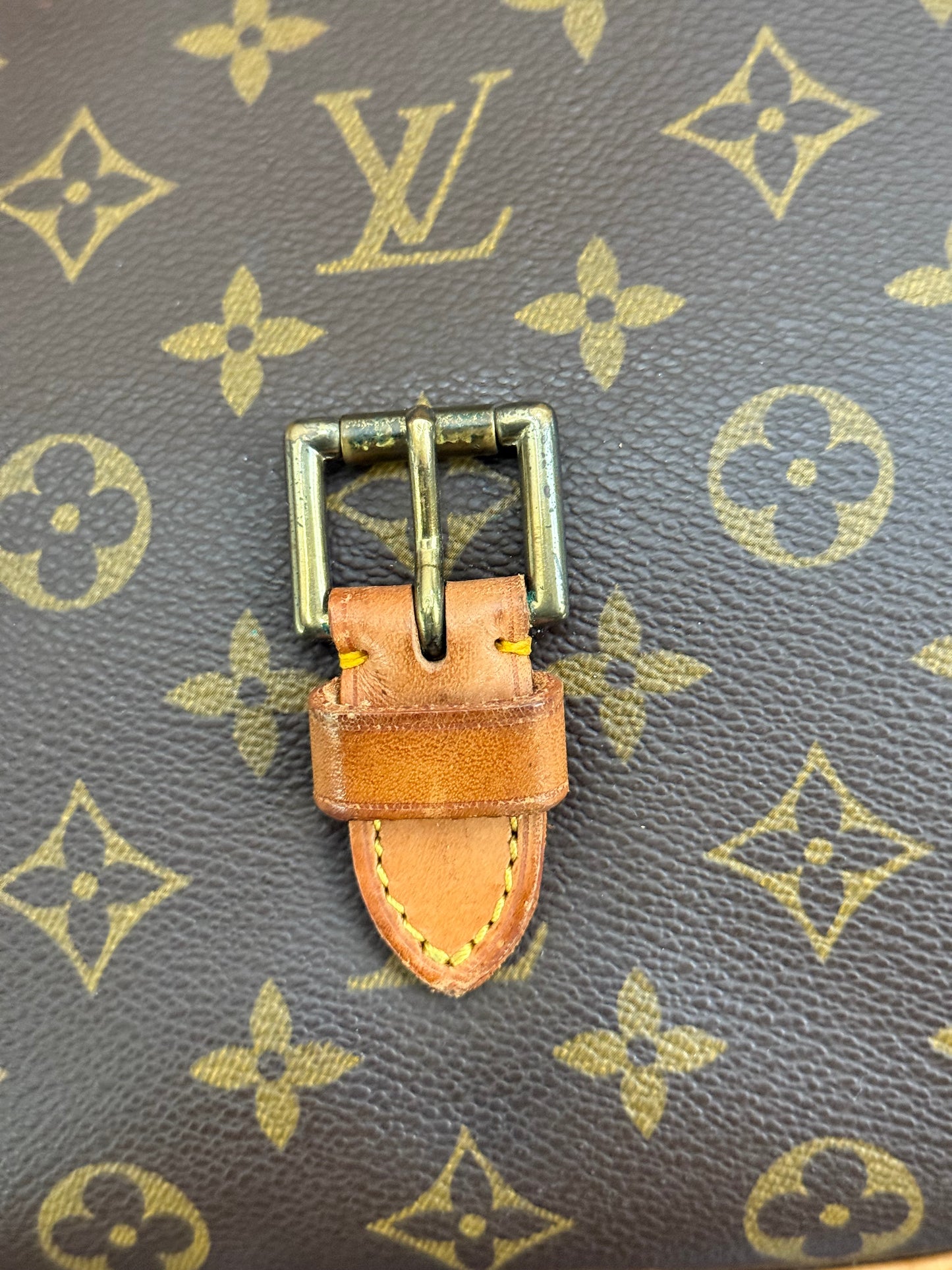 Jeaunefille GM Crossbody 🗓️ Year: 1990