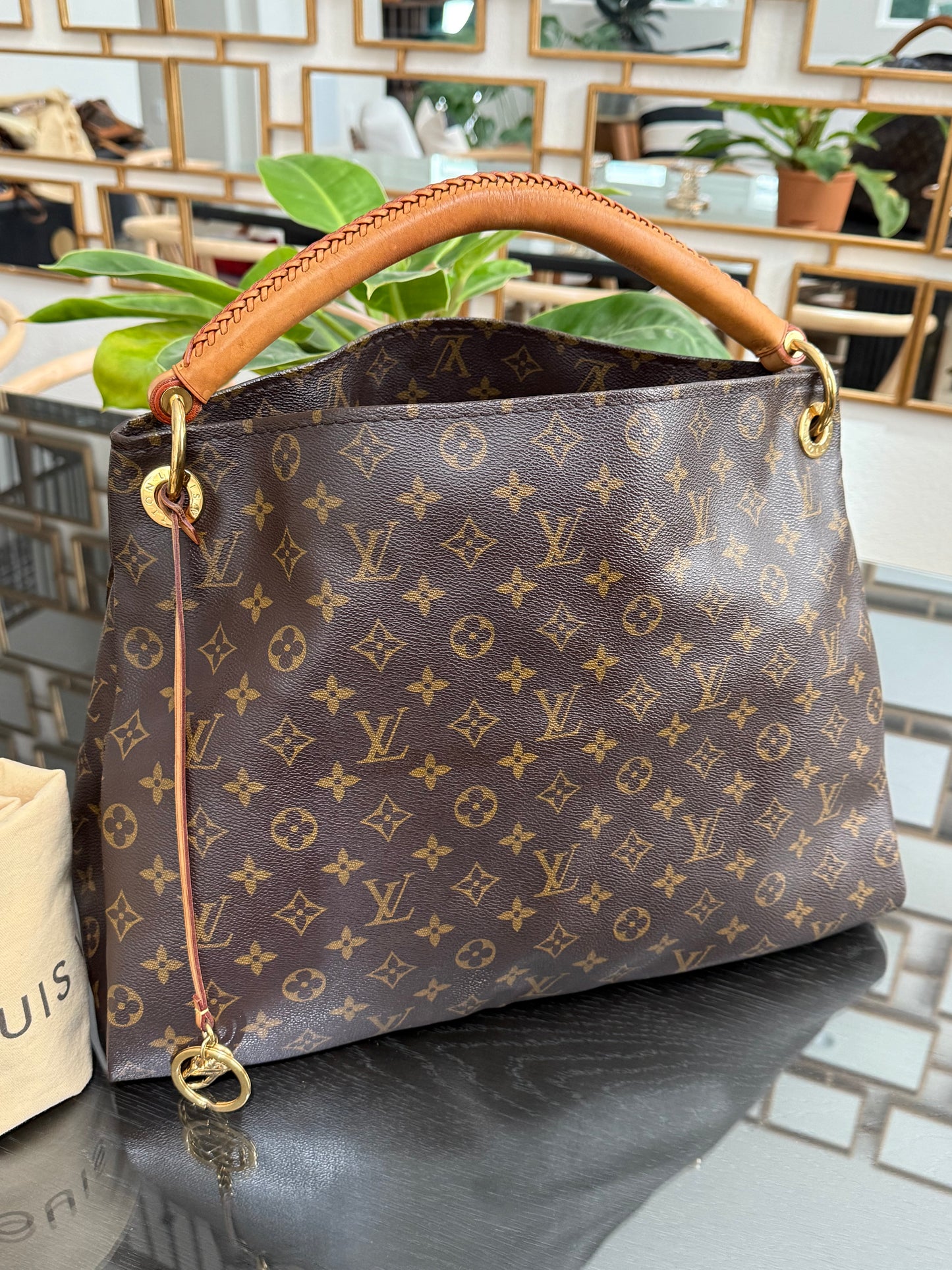 Artsy MM with Dustbag and Insert Organizer - ๐
Year: 2012