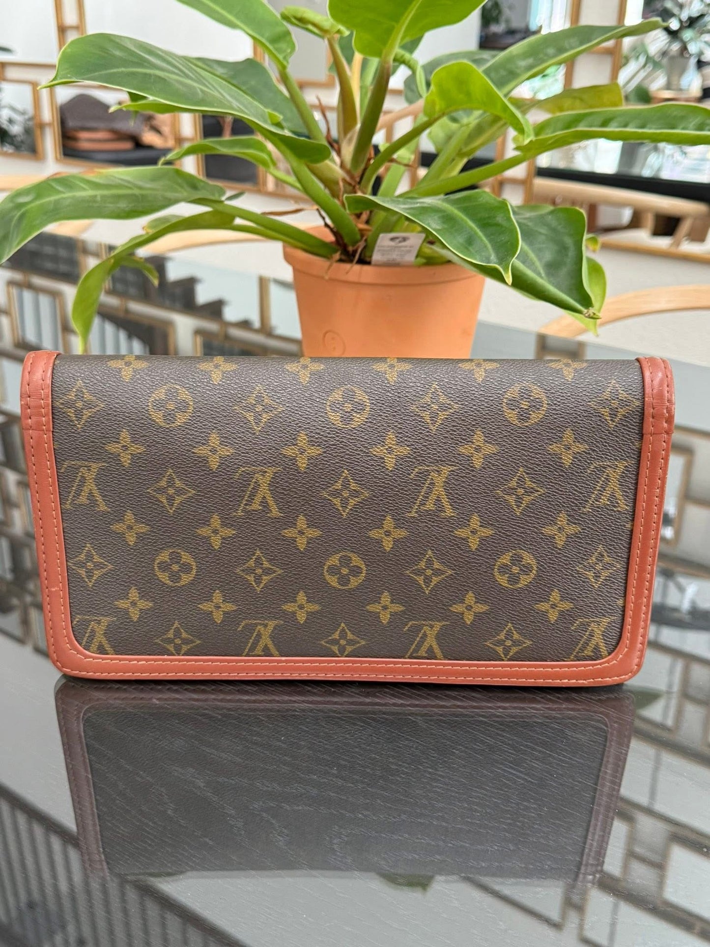 Pochette Dame Clutch
๐๏ธ Pre Date Code