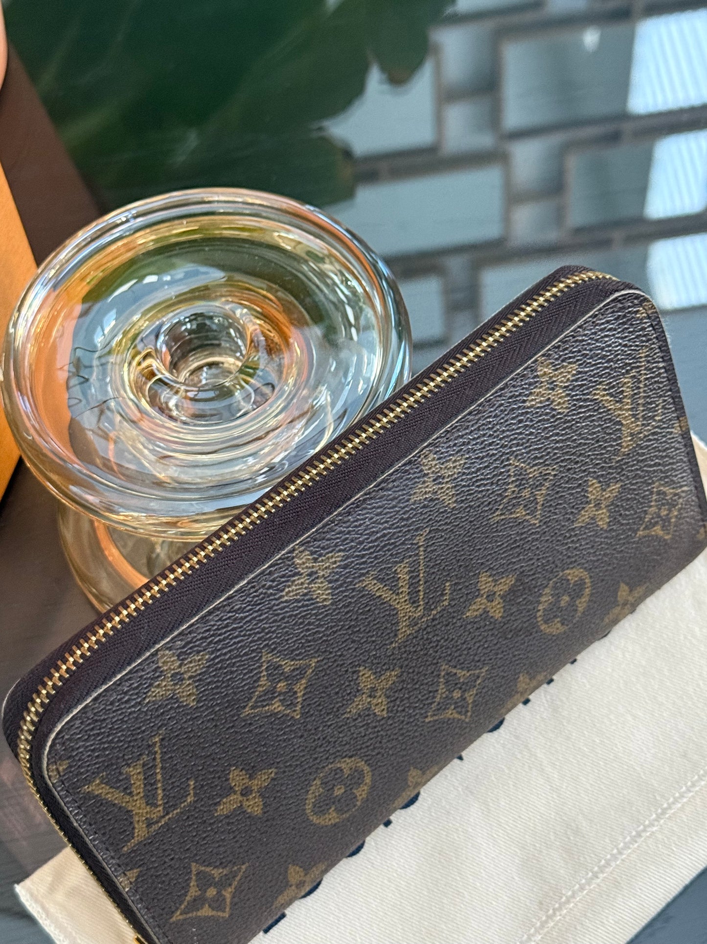 Zippy Long Wallet in Monogram with Dustbag and Box π
Year: 2009