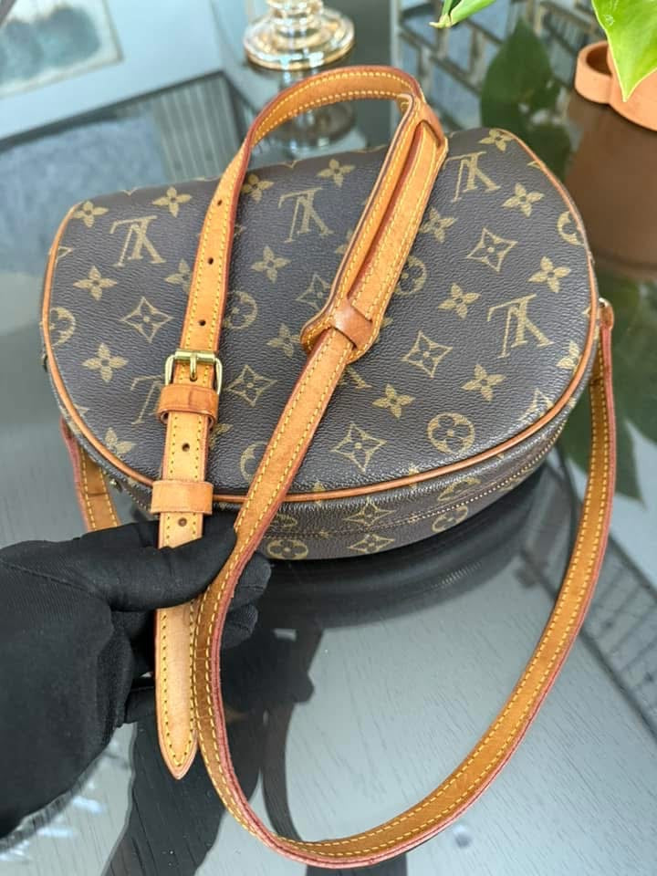 Blois Crossbody -๐๏ธ Year: 1999