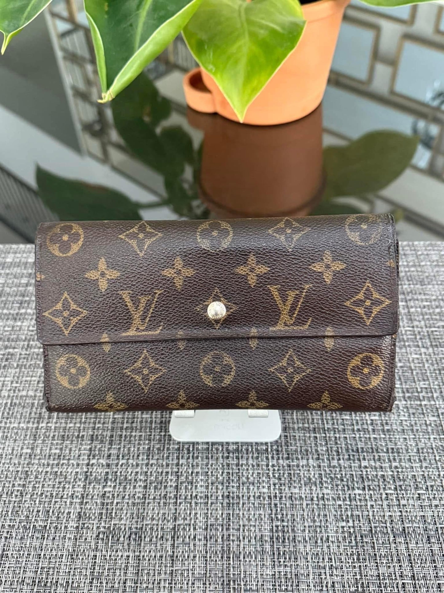 International Wallet with 8 Cardholders ๐๏ธ Year: 2008