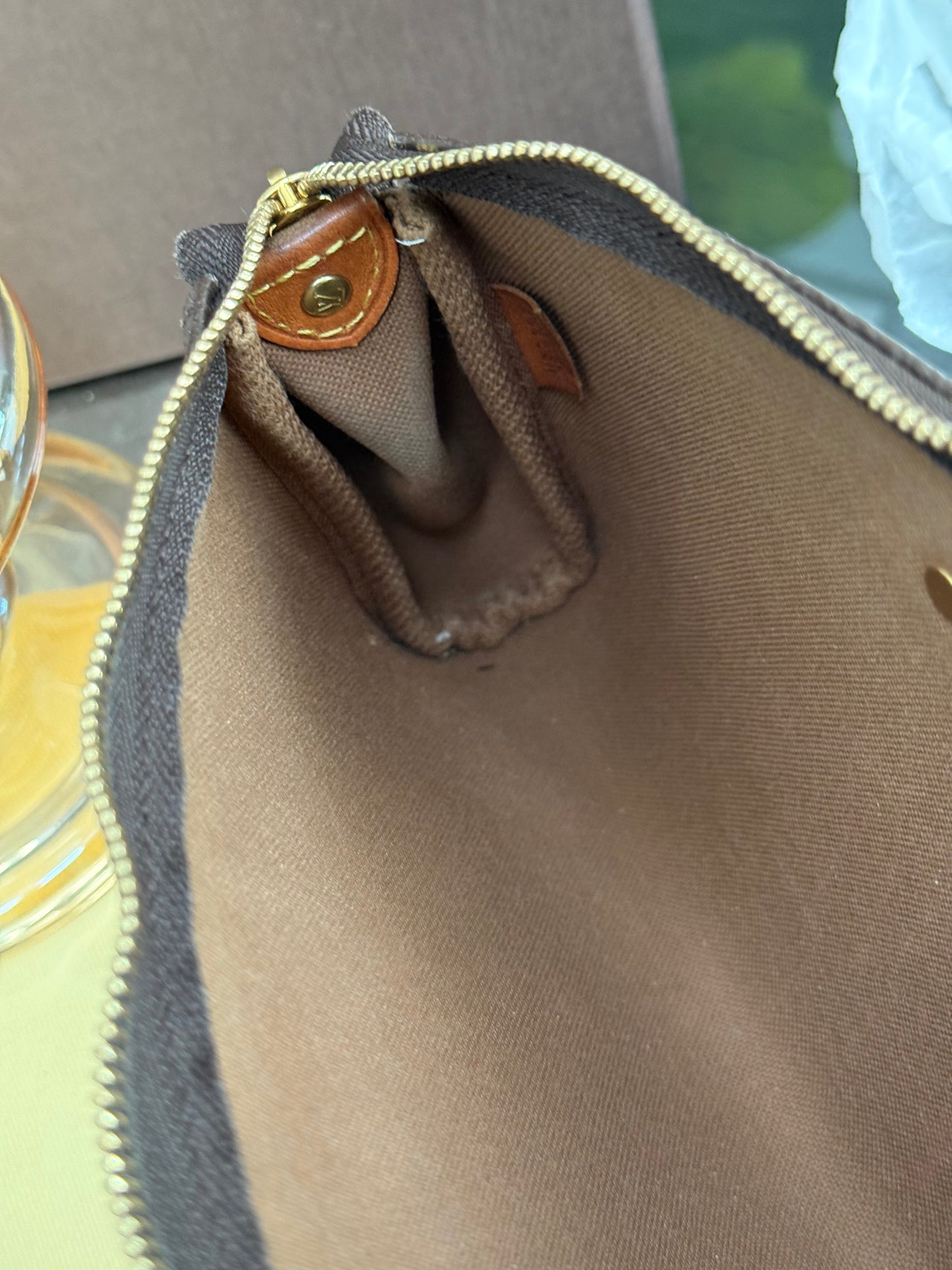 Eva Clutch Crossbody with Dustbag and Box🗓️ Year: 2015