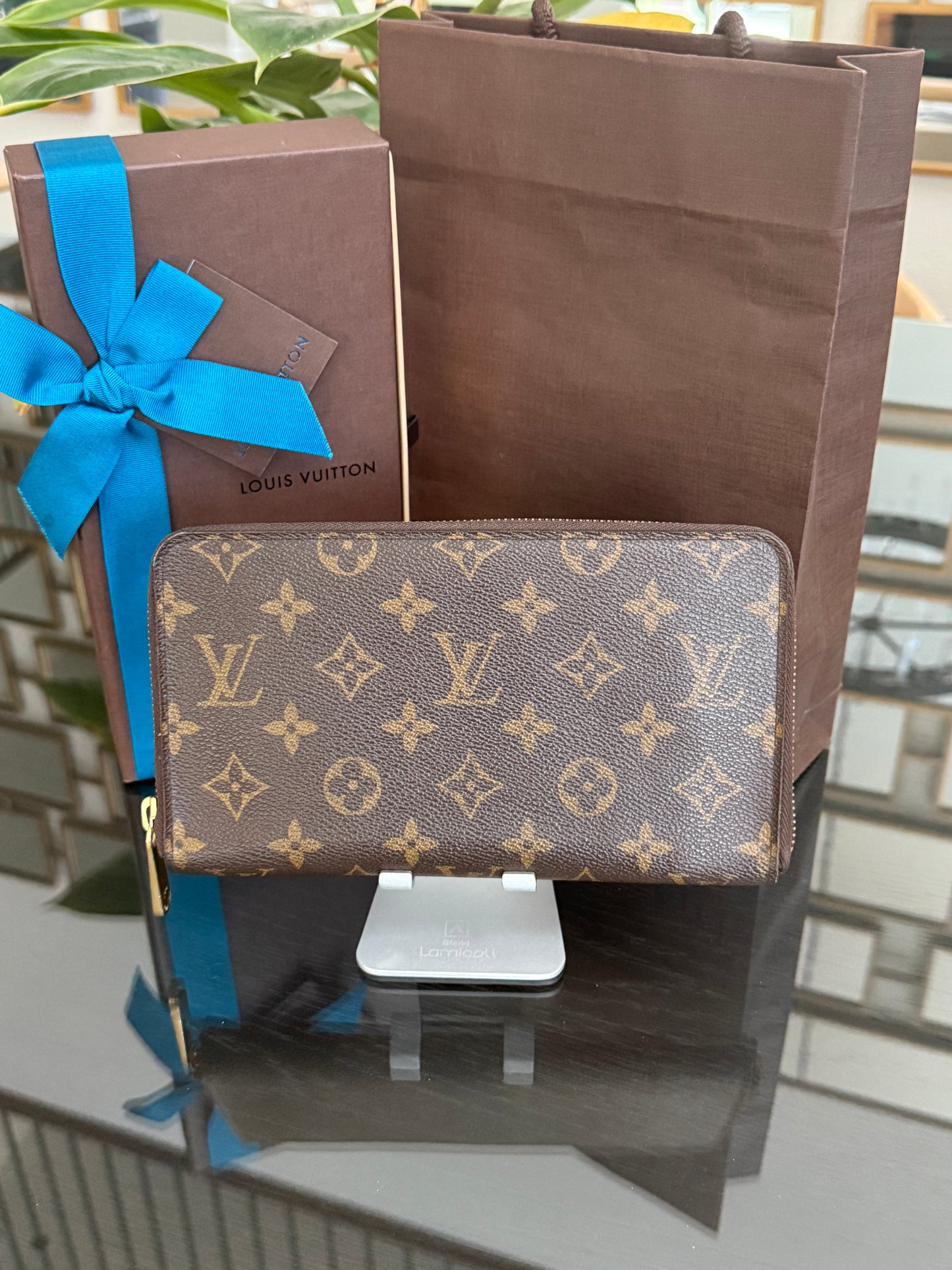 Monogram Zippy Wallet Organizer with box and Paper bag 🗓️ Year: 2017