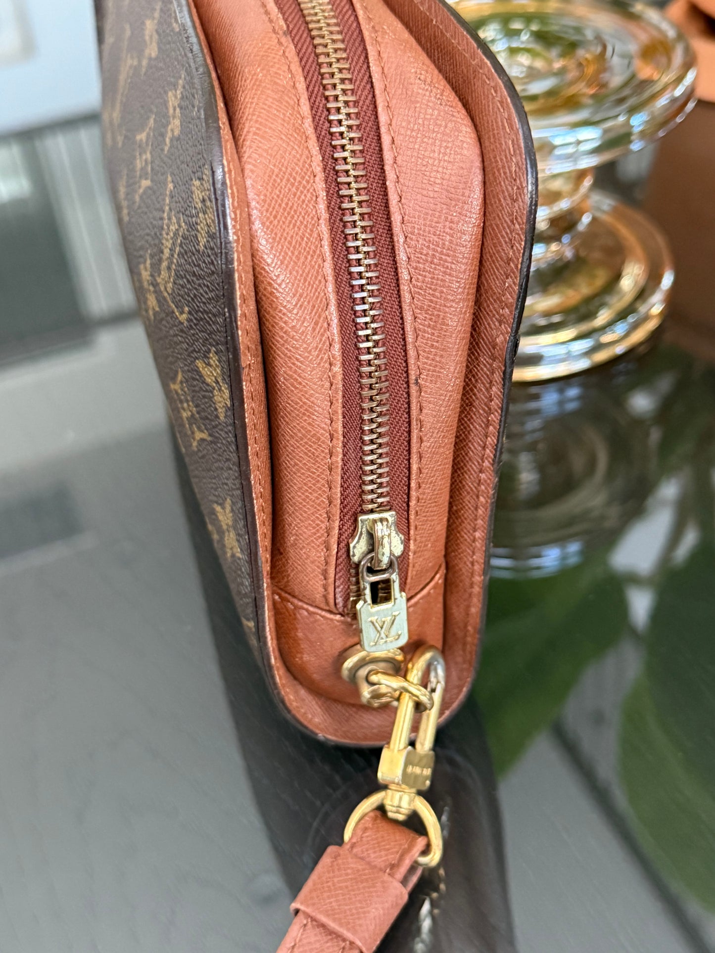 Orsay Clutch
๐๏ธ Year: 1993
