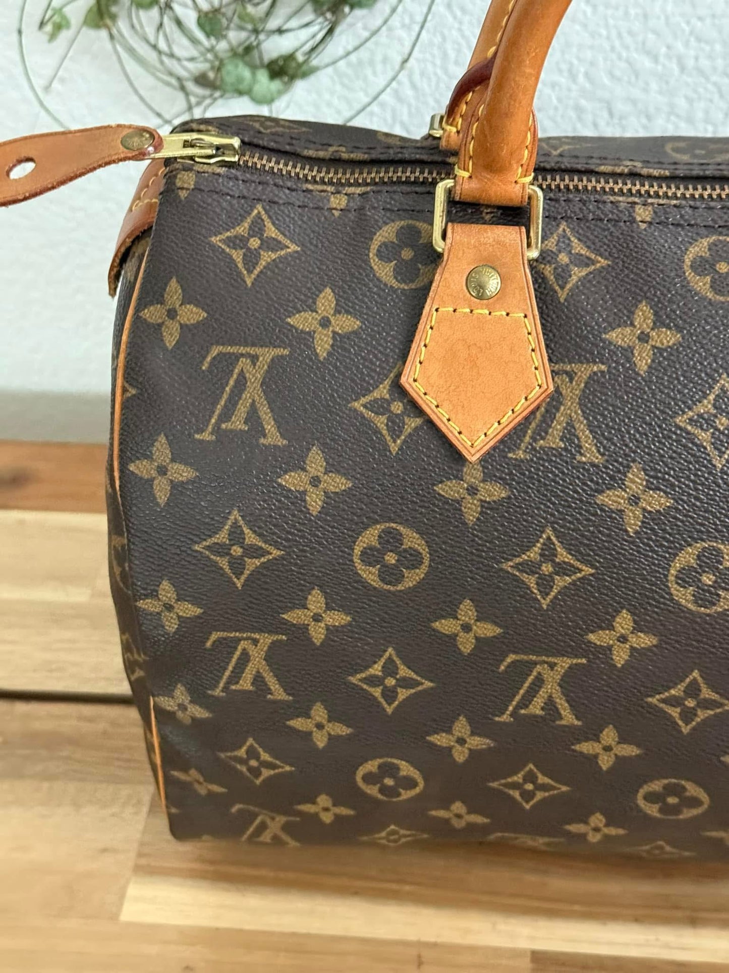 Speedy 30 with π Lock & Key - π
Year: 1995