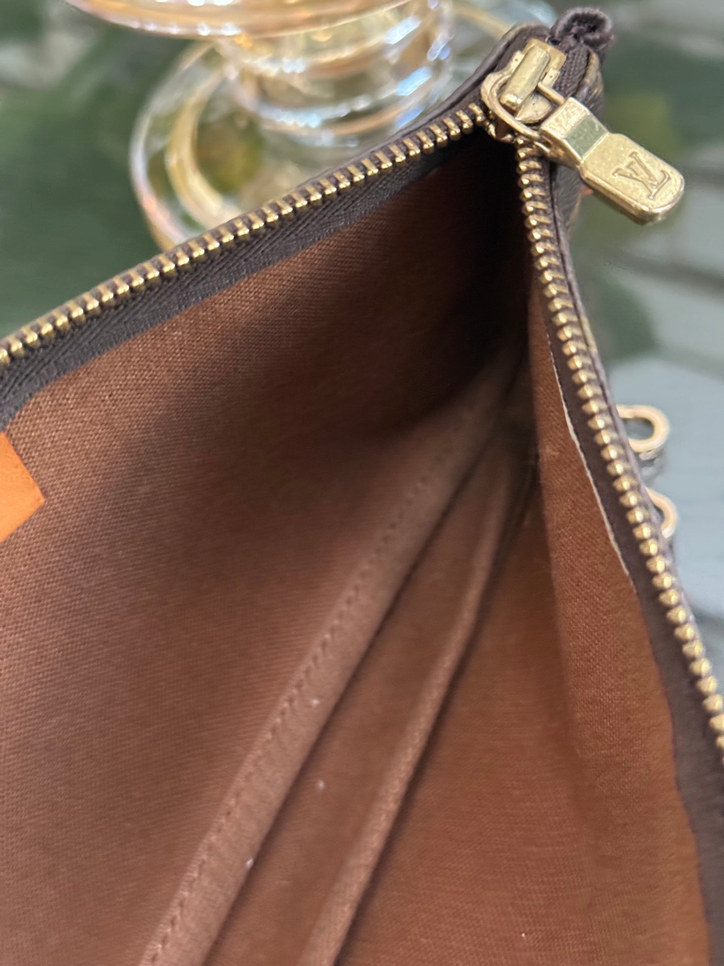 Sac Shopping Pouch with Generic Gold Strap