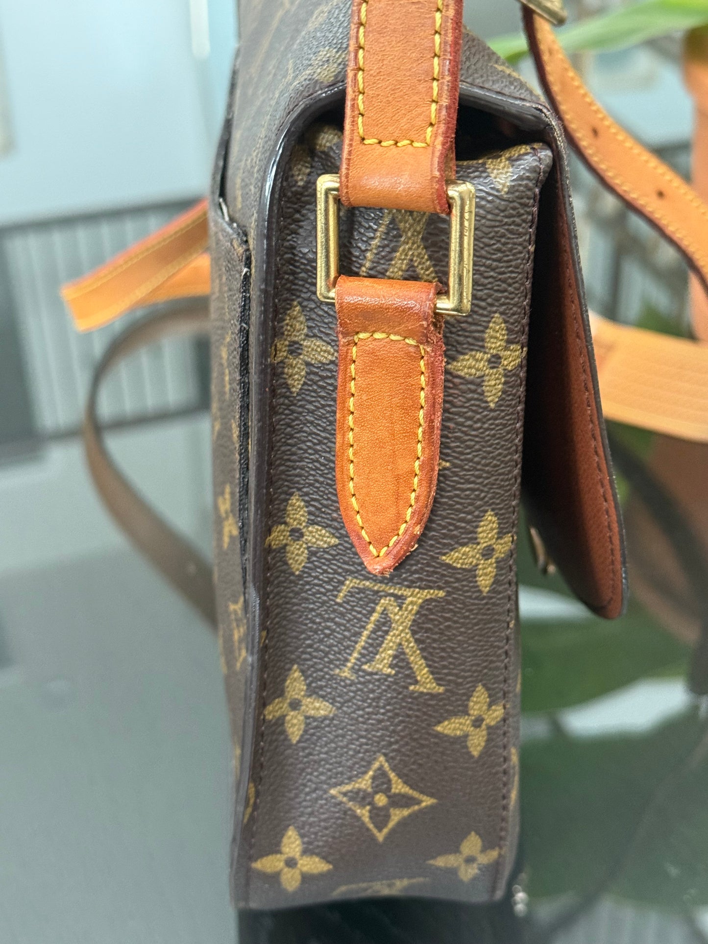 St.Cloud GM Crossbody 🗓️ Year:2000