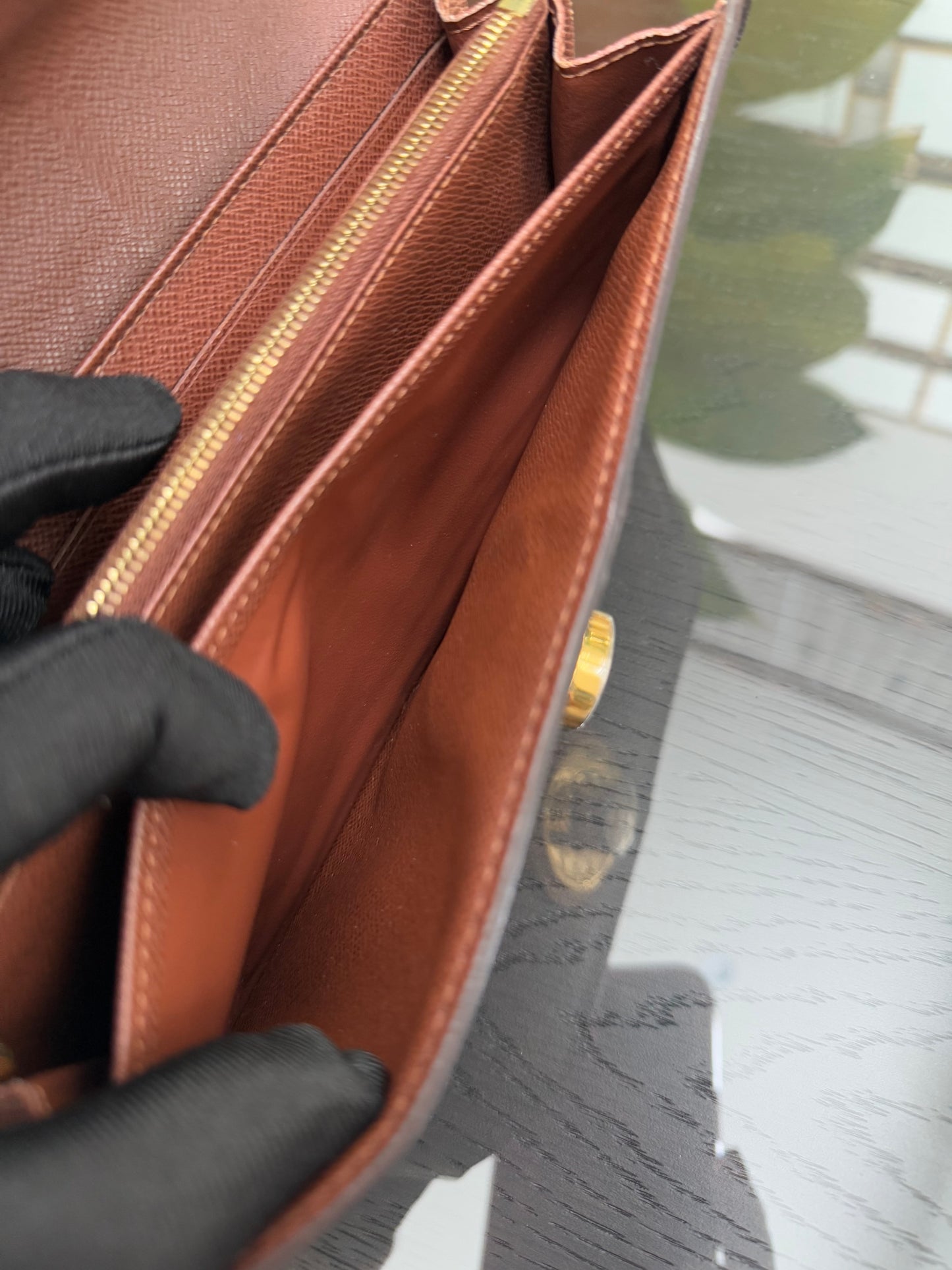 Boetie Wallet w/ 16 Cardholders - ๐
Year: 2011