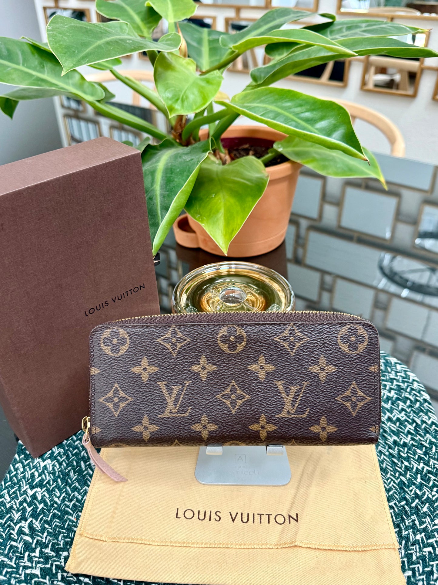 Clemence Wallet in Rose Ballerine with Dustbag and box 🗓️ Year: 2017