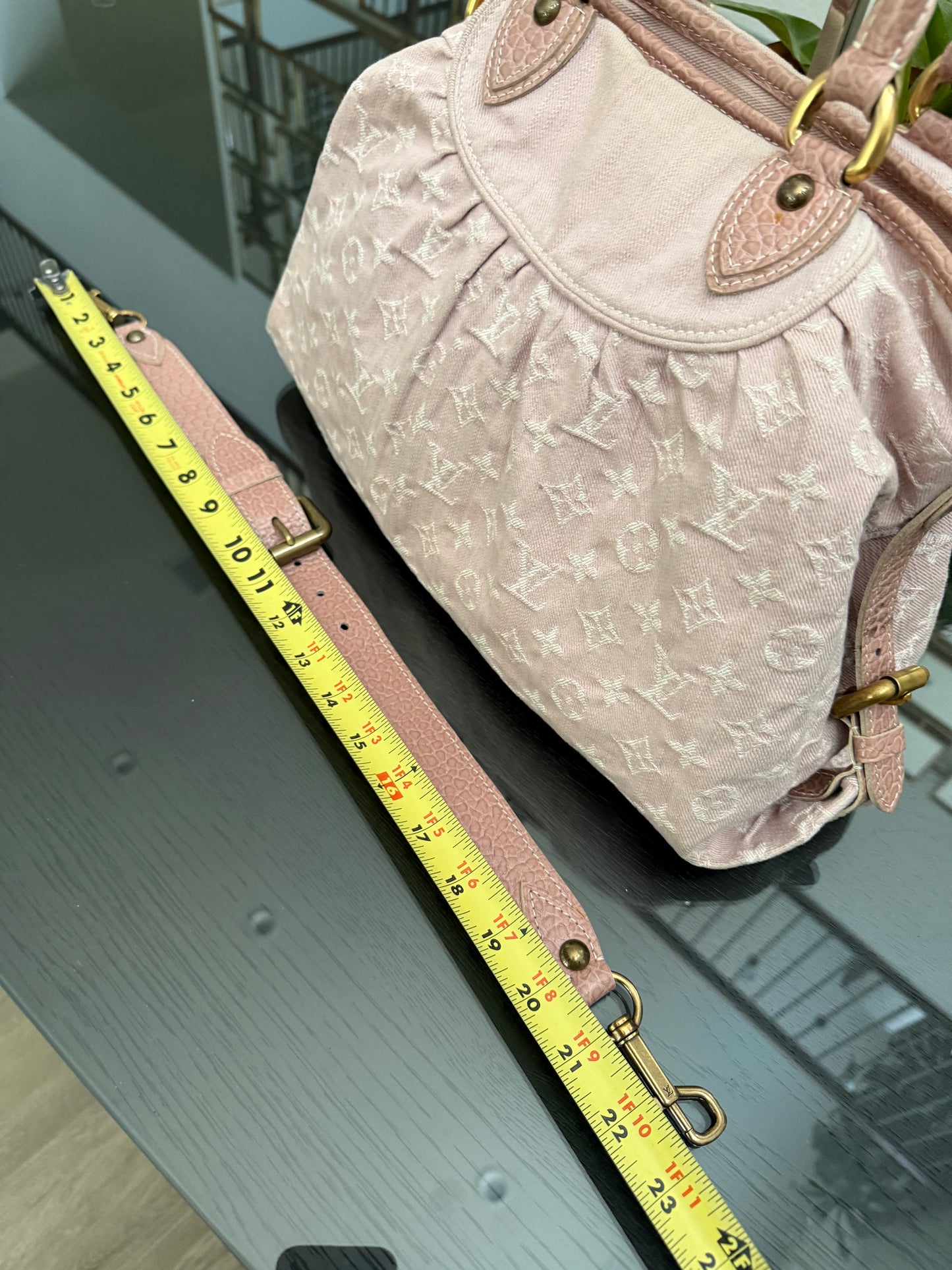 Denim Neo Cabby MM in Rose Pink 🗓️ Year: 2009