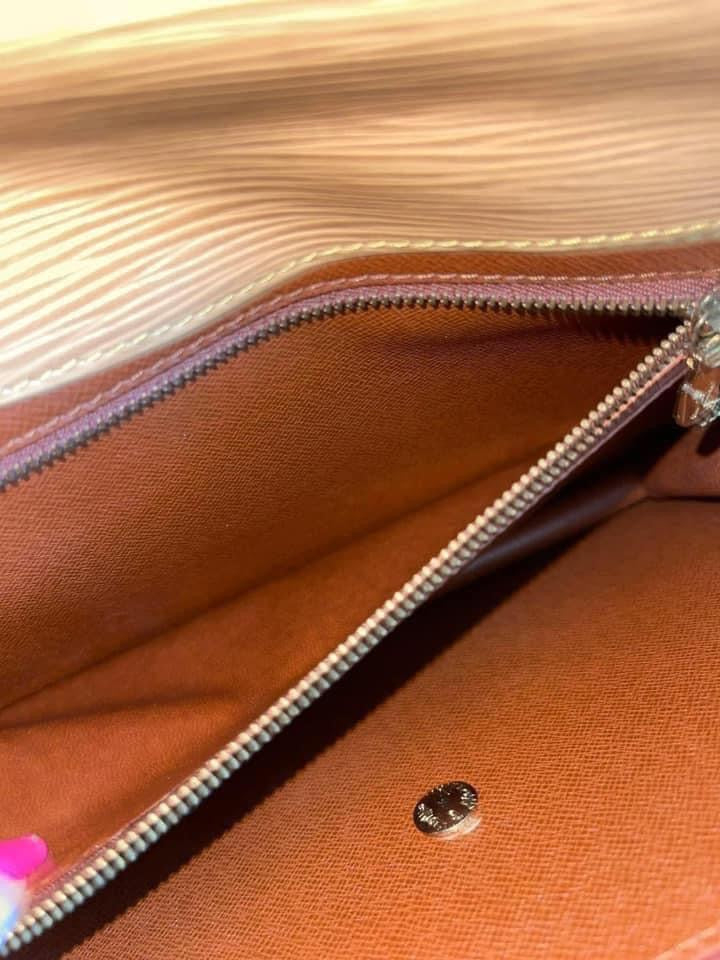 Epi Montaigne Clutch in Winnipeg Beige -Year: 1987