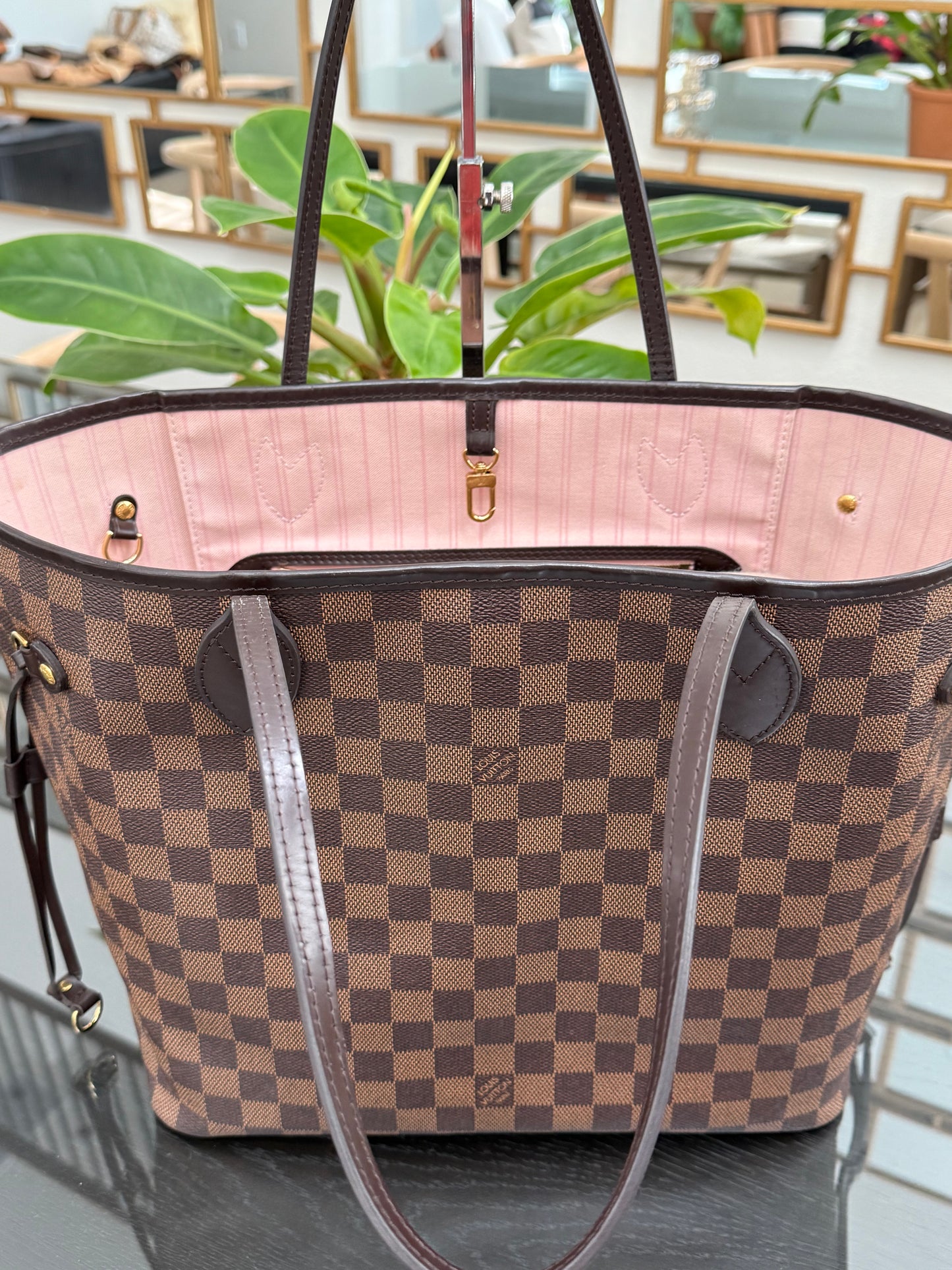 Neverfull MM in Rose Ballerine interior with Dustbag - Microchip