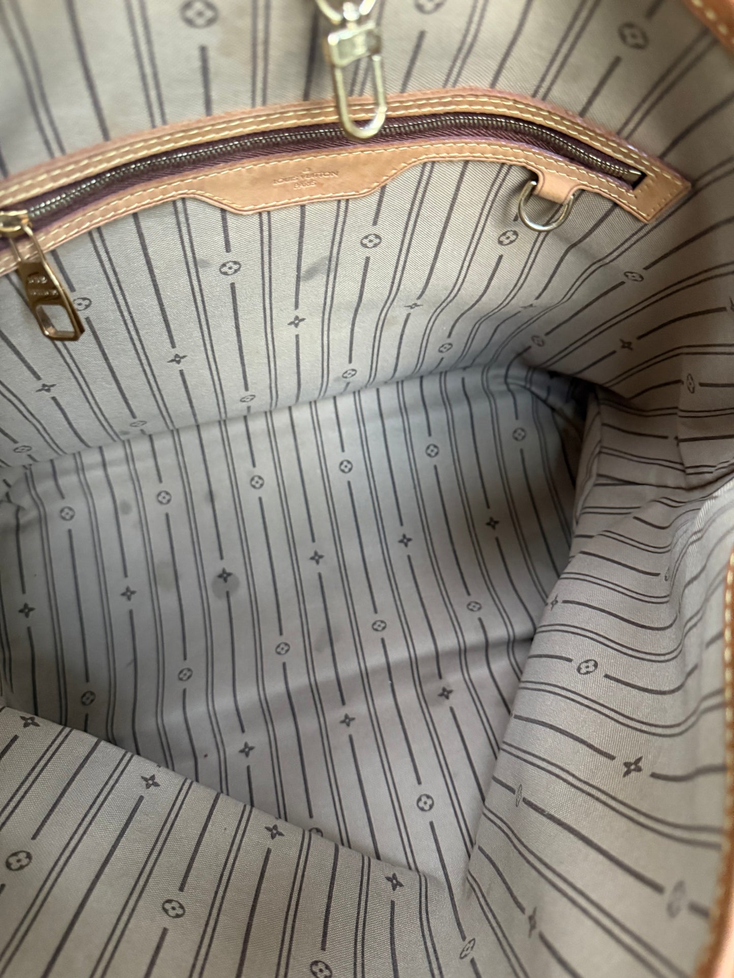 Delightful MM with Dustbag and Insert organizer π
Year: 2011