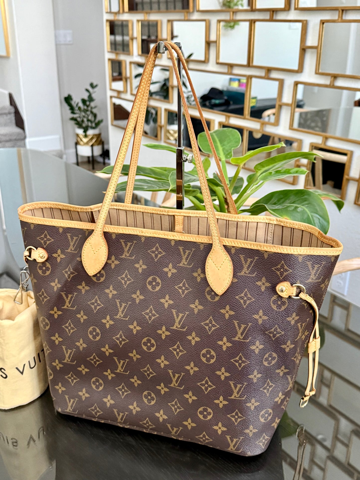 Neverfull MM in Monogram with Dustbag 🗓️ Year: 2007