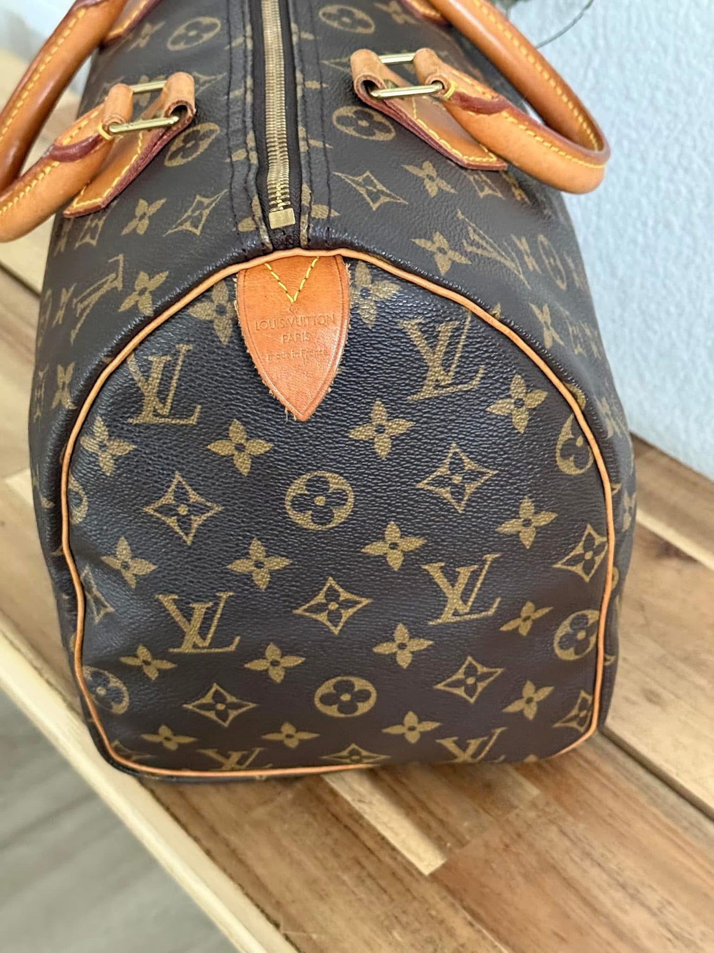 Speedy 30 with π Lock & Key - π
Year: 1995
