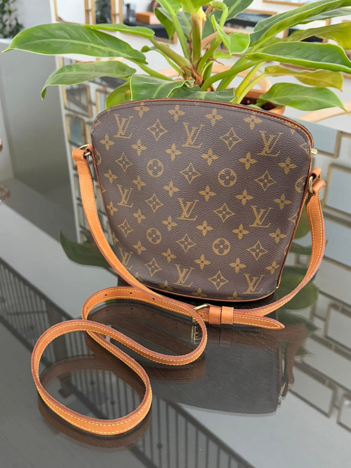 Drouot Crossbody
π
Year: 2001
