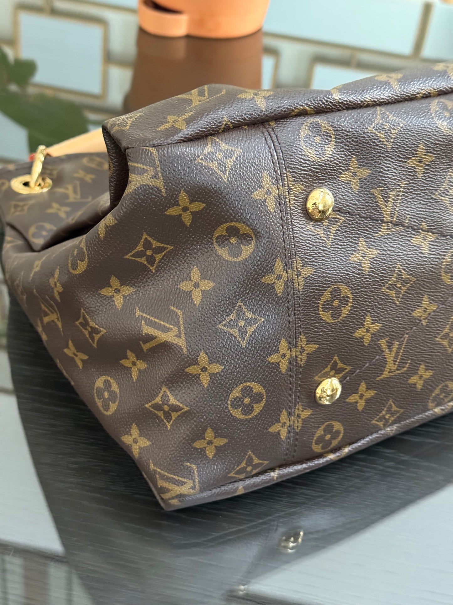 Artsy MM with Dustbag and Insert Organizer - ๐
Year: 2011