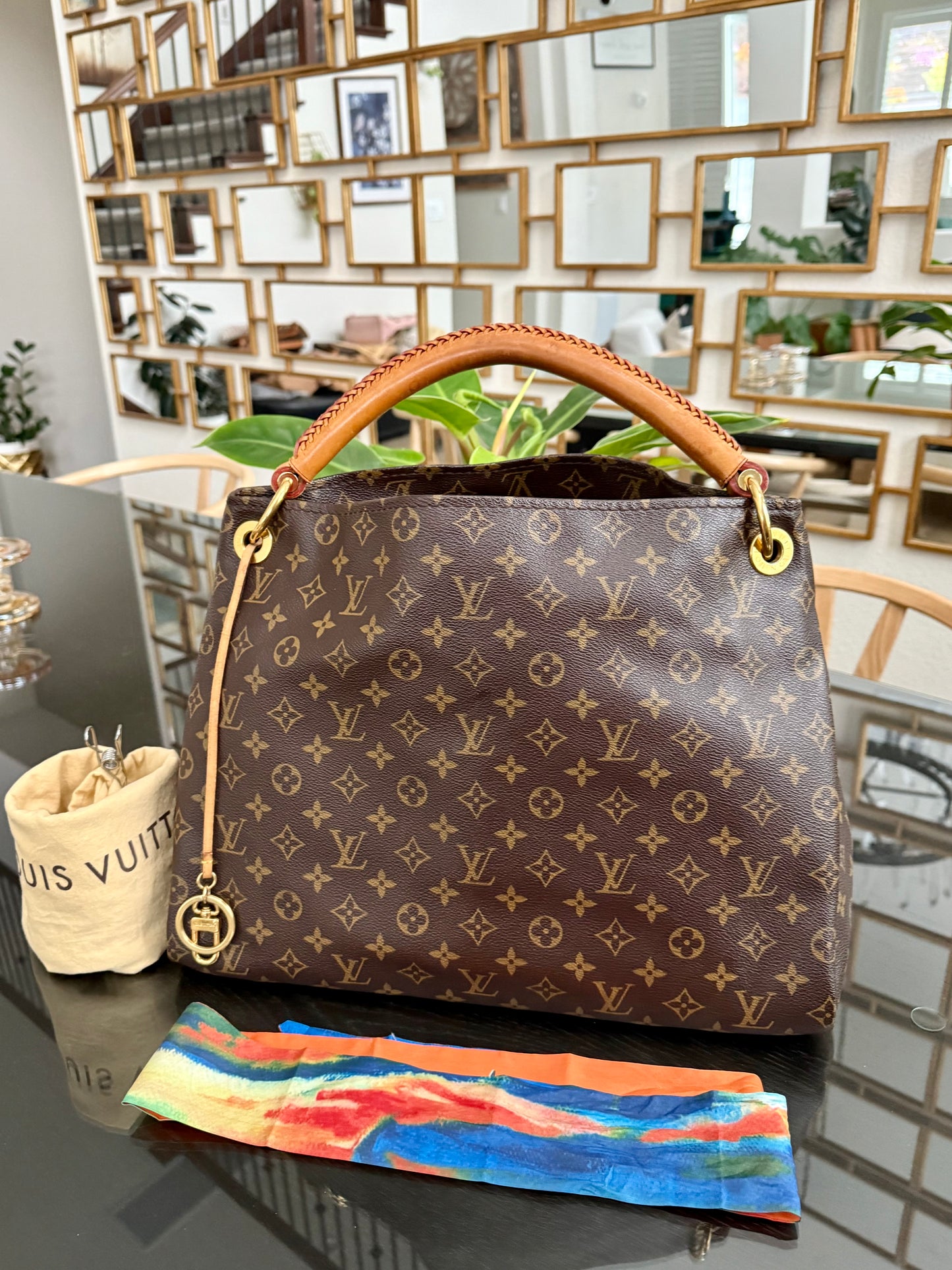 Artsy MM with Dustbag, Insert Organizer and twilly - ๐
Year: 2010