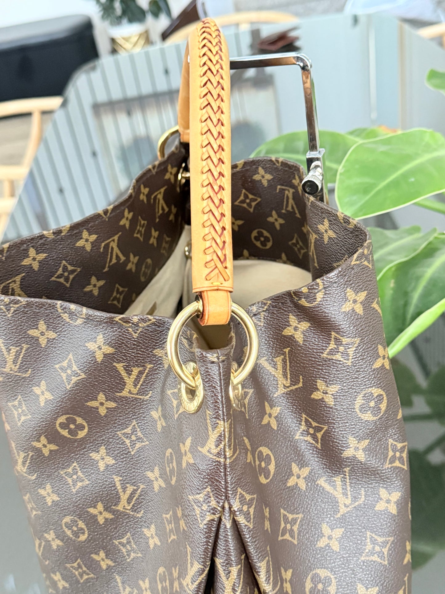 Artsy GM with Dustbag and Insert Organizer - 📅 Year: 2010