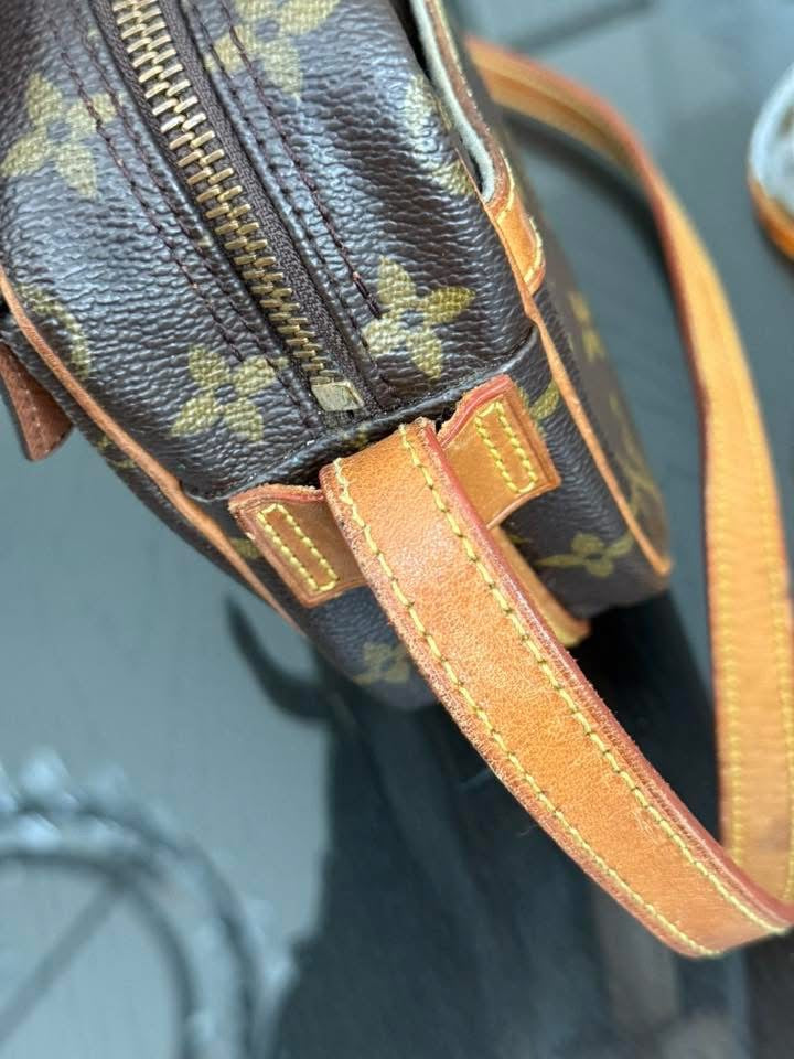 Jeaunefille PM Crossbody - π
Year: 1995