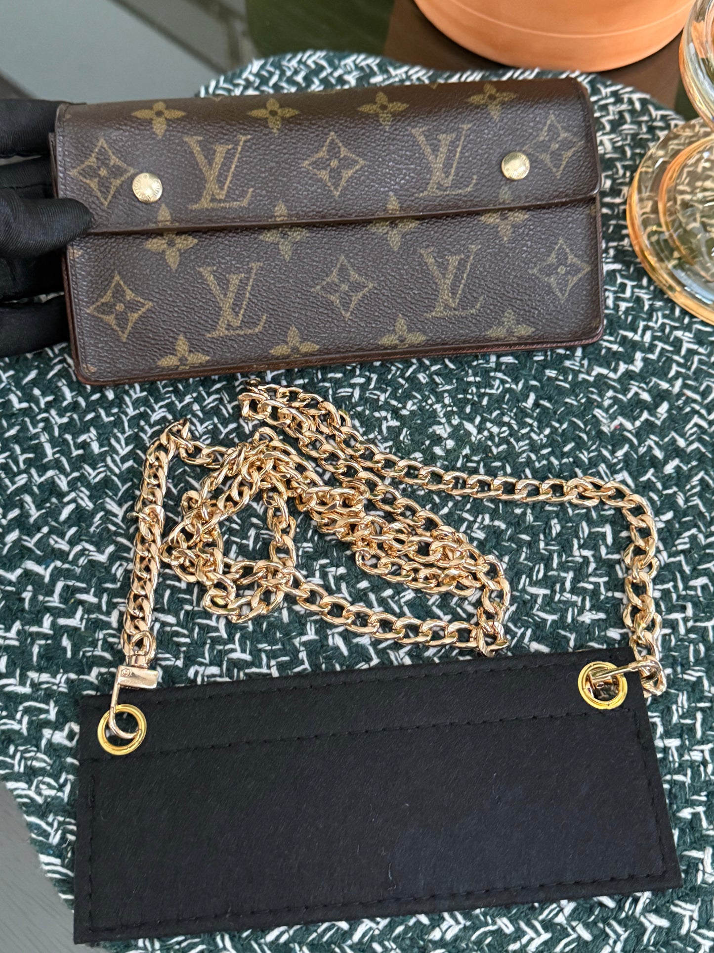 Monogram Portefeuille Accordeon Wallet with Insert and Non branded Strap 🗓️ Year: 2004