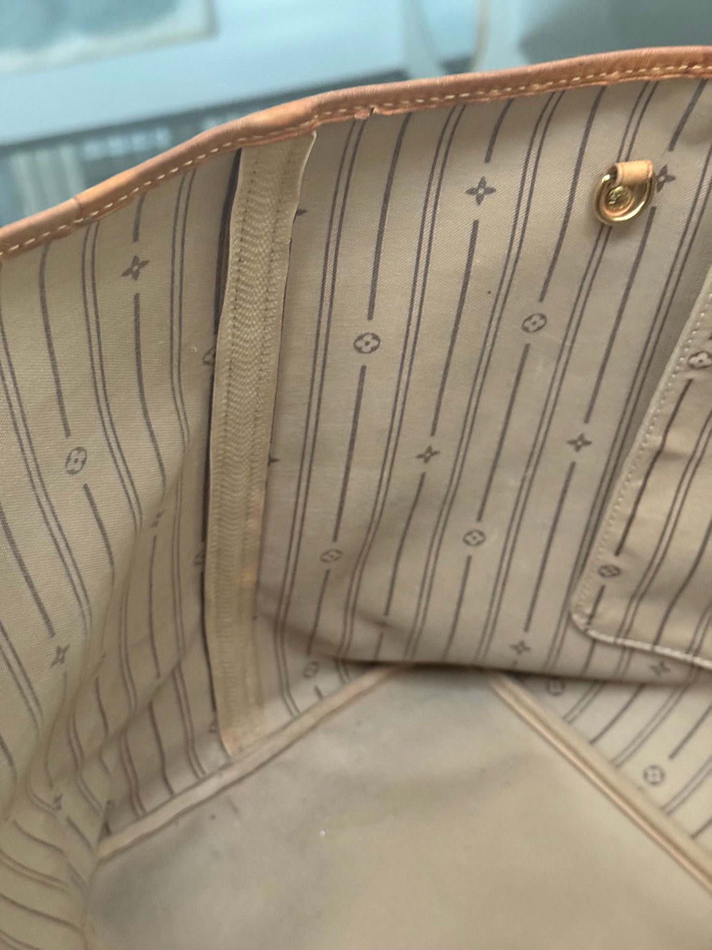 Neverfull GM in Monogram with Insert Organizer 🗓️ Year: 2007