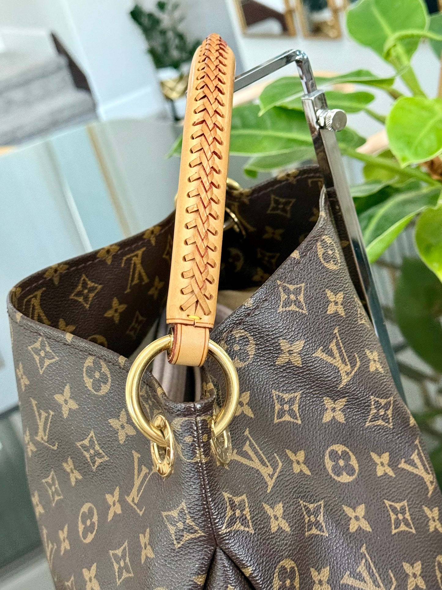 Artsy MM with Dustbag and Insert Organizer - ๐
Year: 2010
