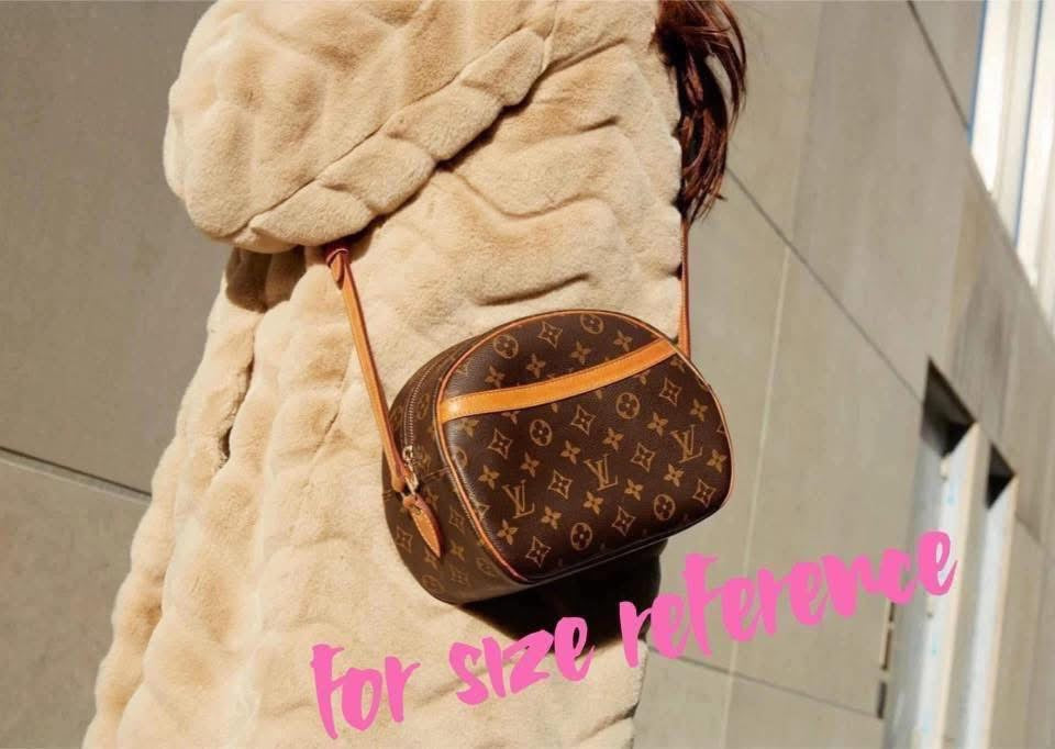 Blois Crossbody -🗓️ Year: 2002
