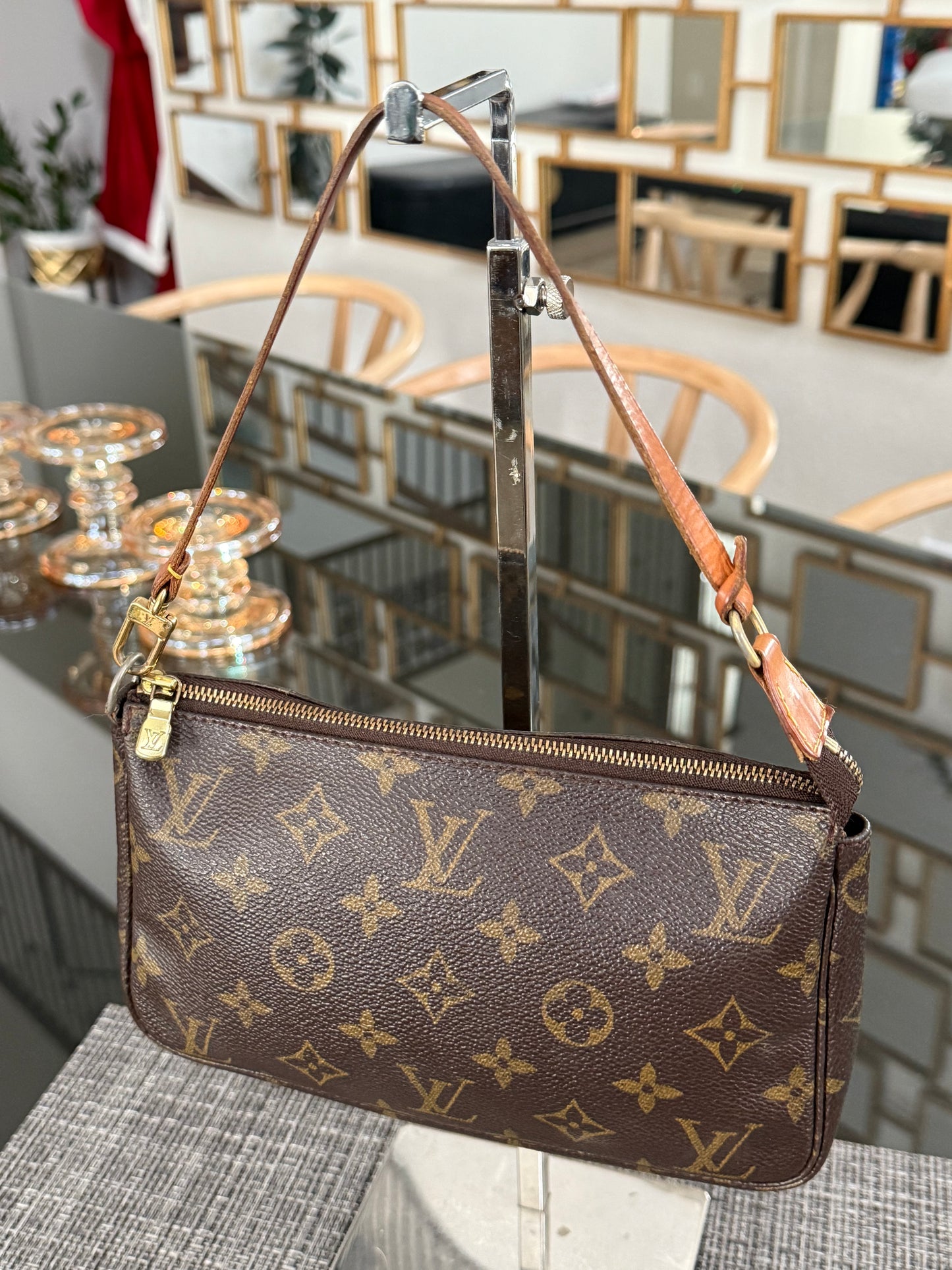 Pochette Accessories - ๐
Year: 2002
