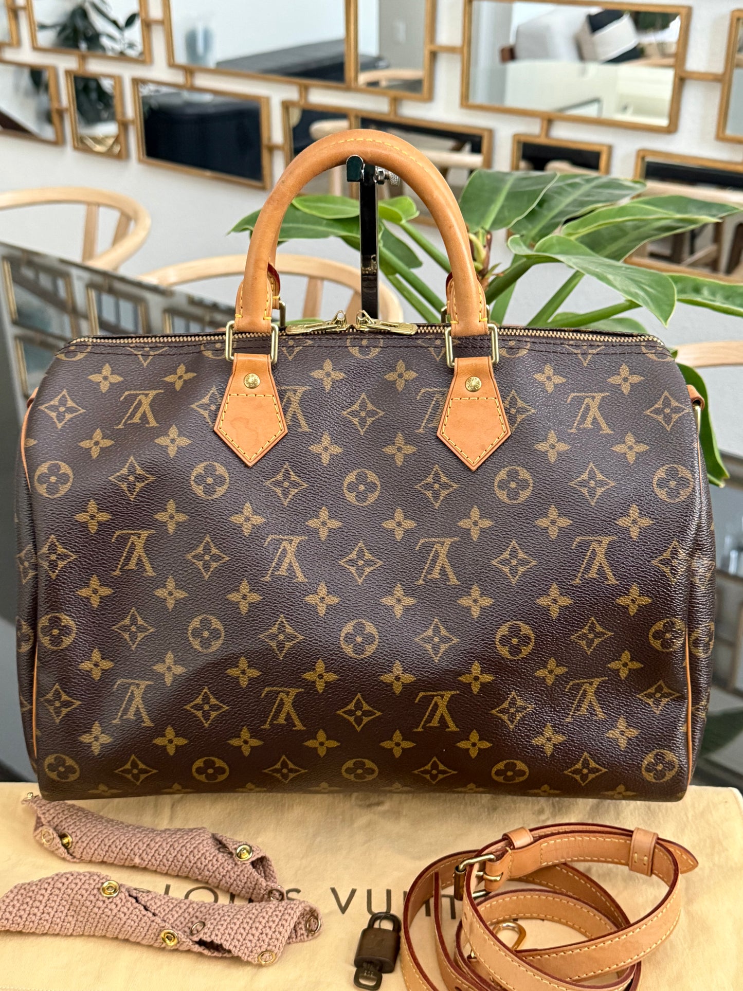 Speedy 35 Bandoulier with lock ๐key, Dustbag and handle cover - ๐
Year: 2011