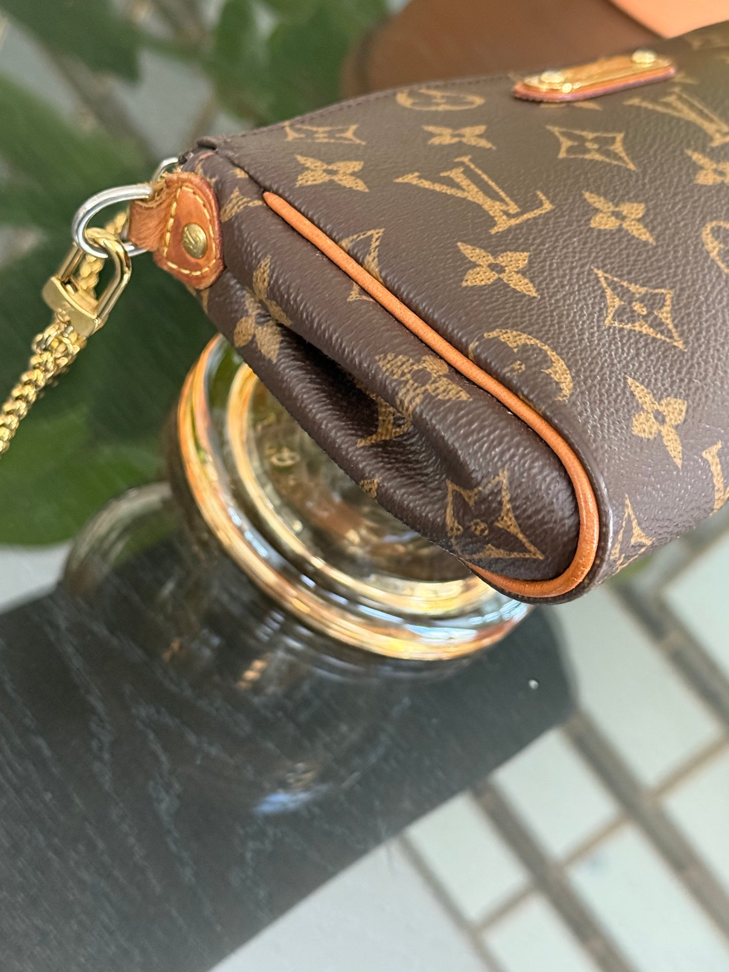 Eva Clutch with Dustbag- ๐๏ธ Year: 2015