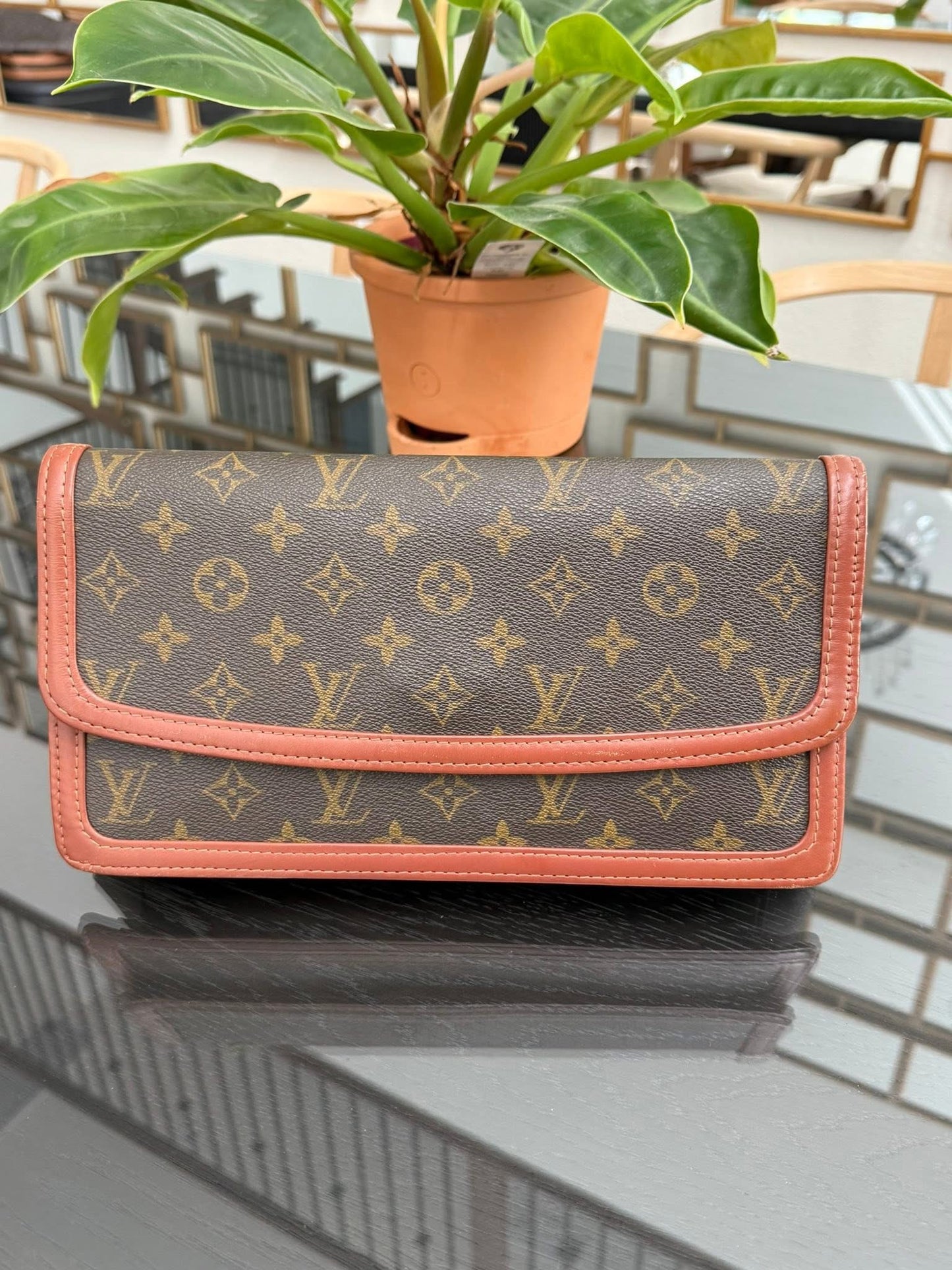 Pochette Dame Clutch
๐๏ธ Pre Date Code