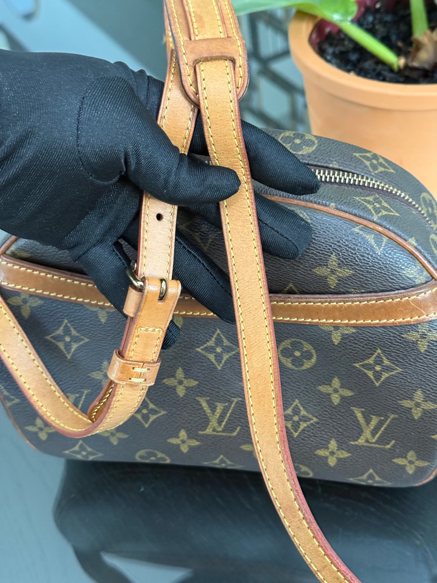 Blois Crossbody -🗓️ Year: 2002