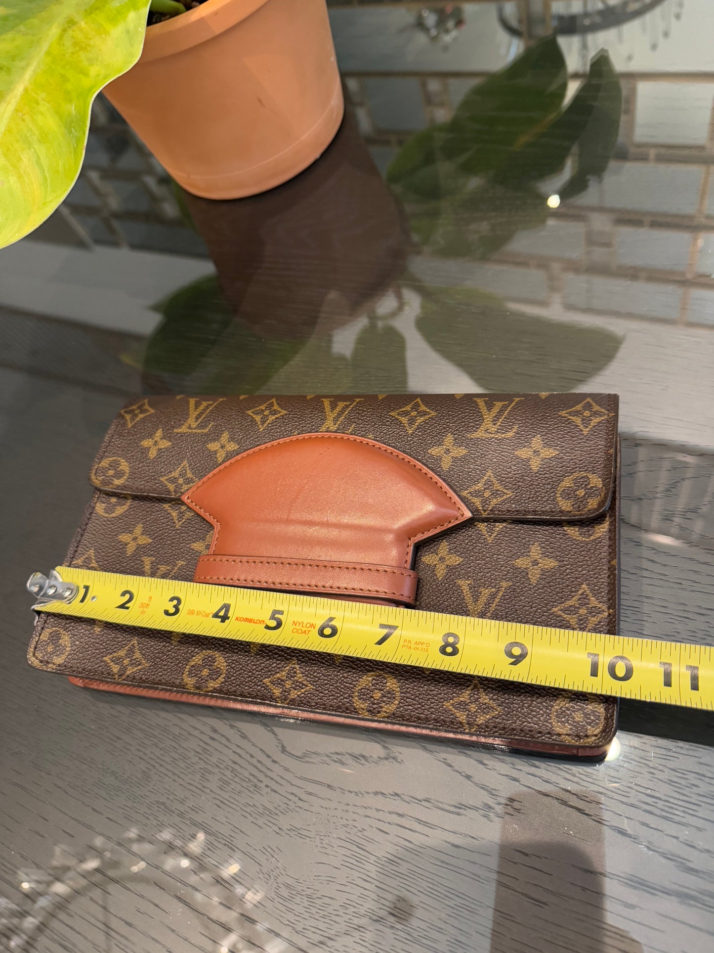 Chaillot Clutch w/ Dustbag -Year: 1987