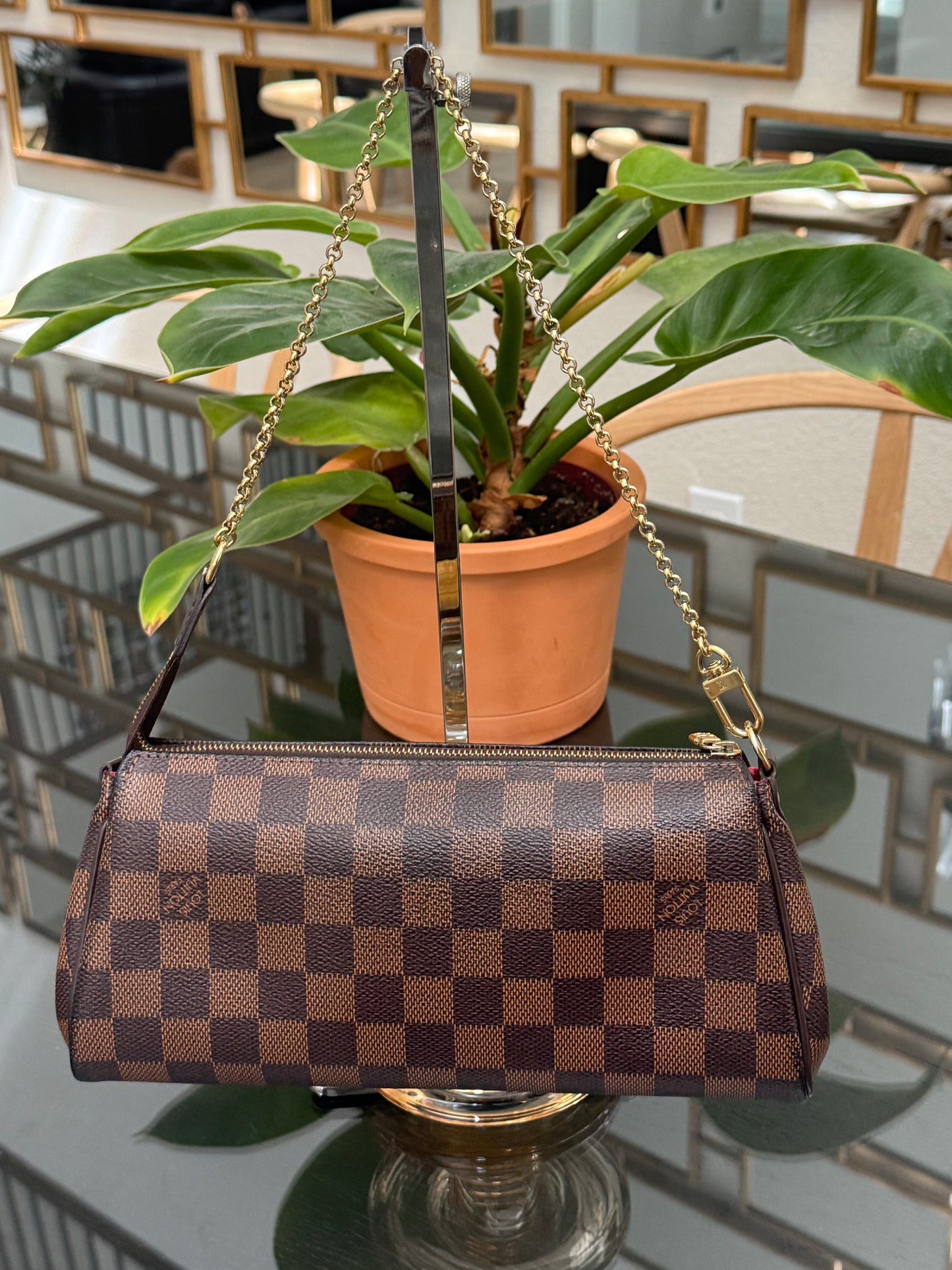 Eva Clutch in DE with Dustbag,Box and Paper bag
๐๏ธ Year: 2015