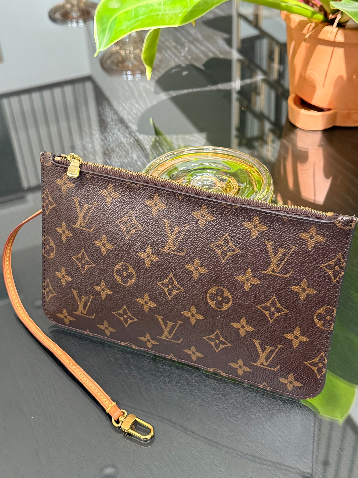 Neverfull MM Pouch-🗓️ Year: 2016