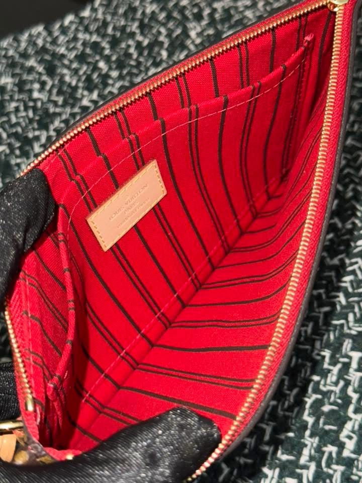 Neverfull MM/GM Pouch in Cerise interior -🗓️ Year: 2017