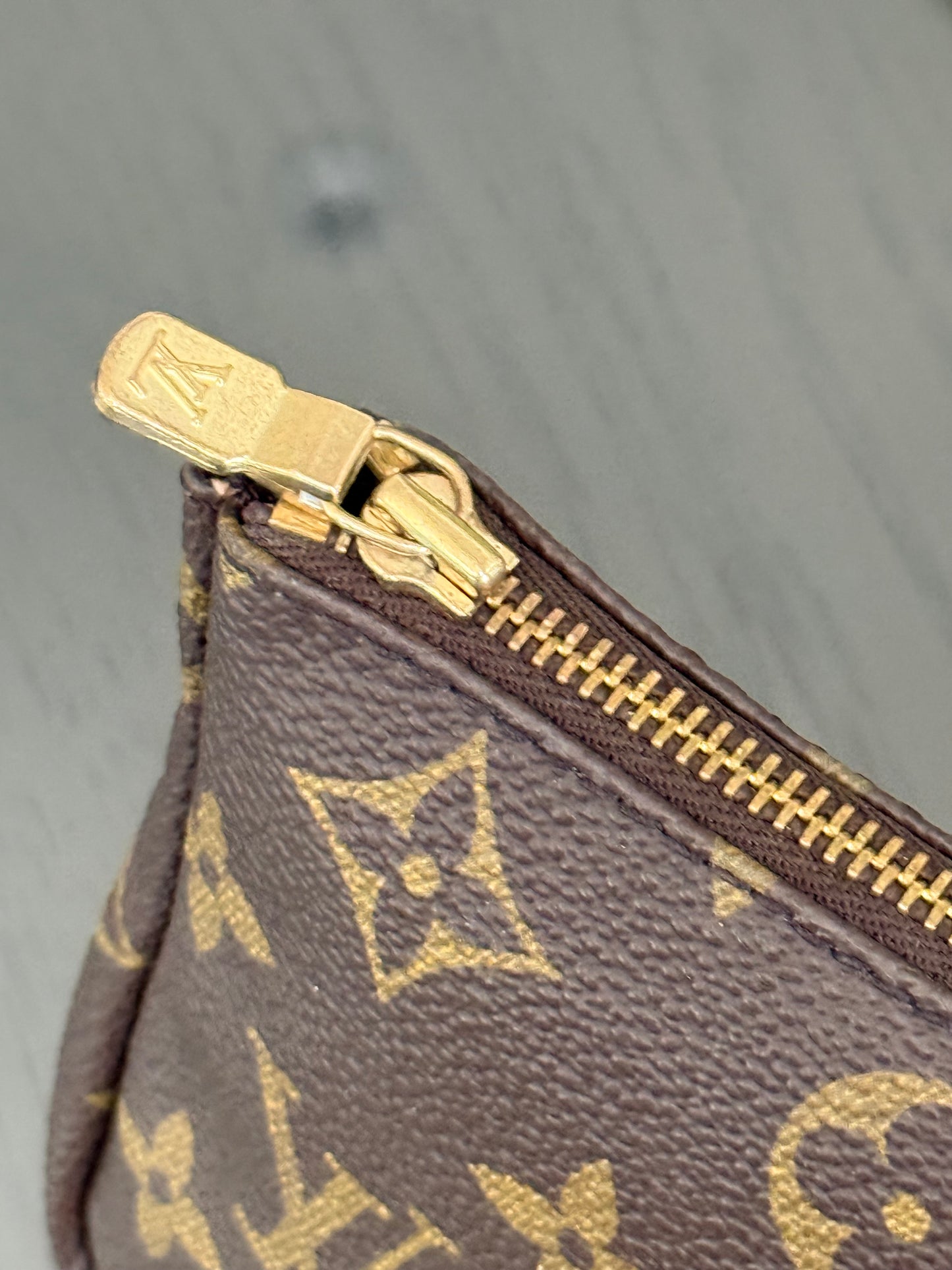 Sac Shopping Pouch with Generic Gold Strap