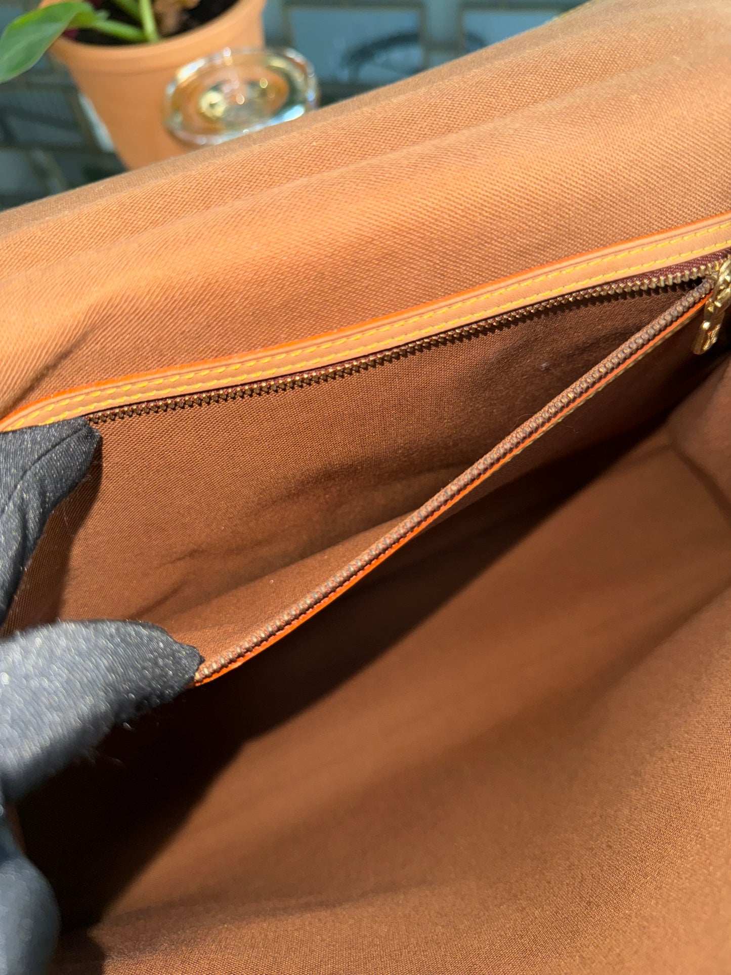 Beverly GM Satchel Crossbody - 📅 Year: 1991